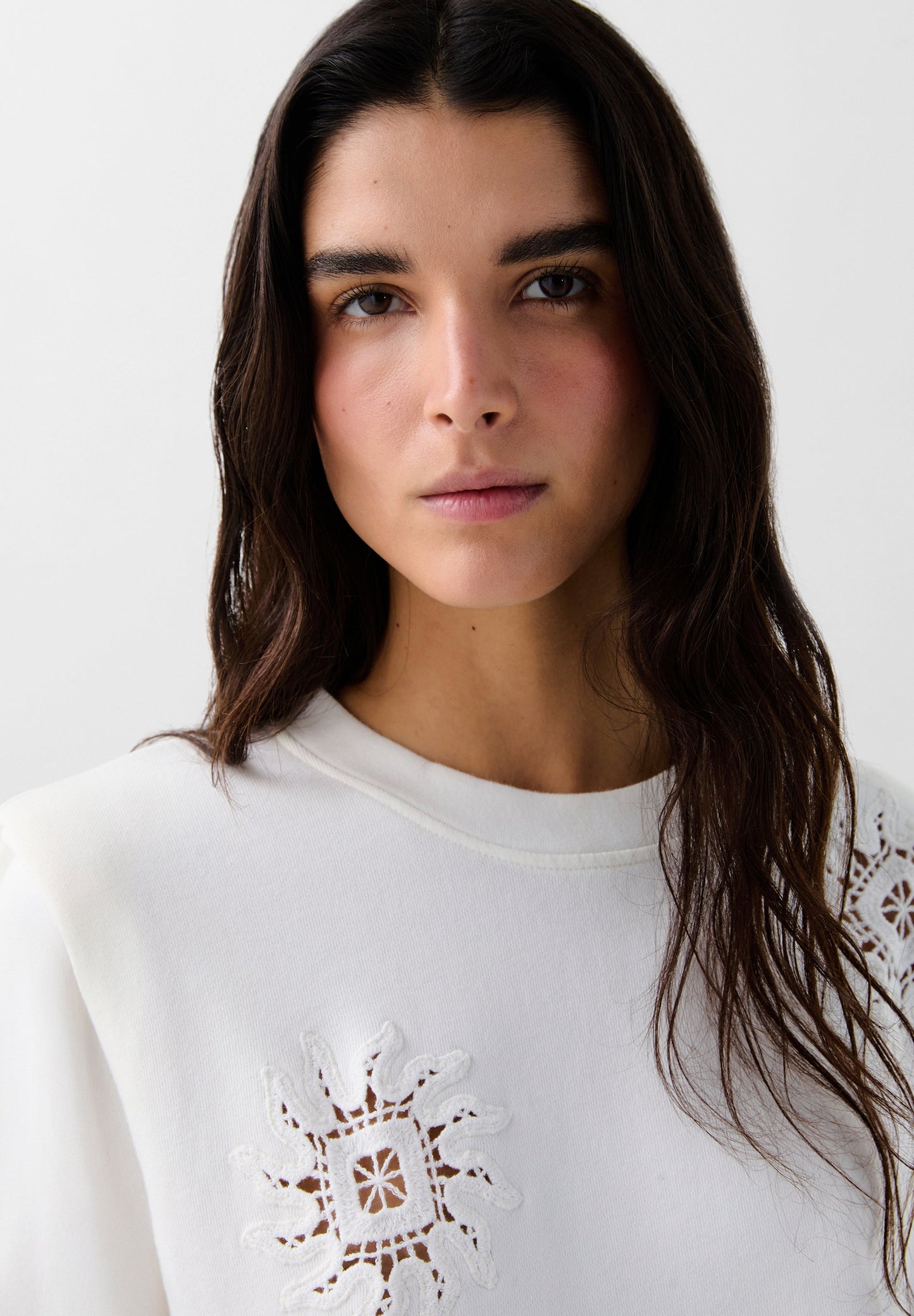 SUDADERA HOMBRERA DETALLES CROCHET