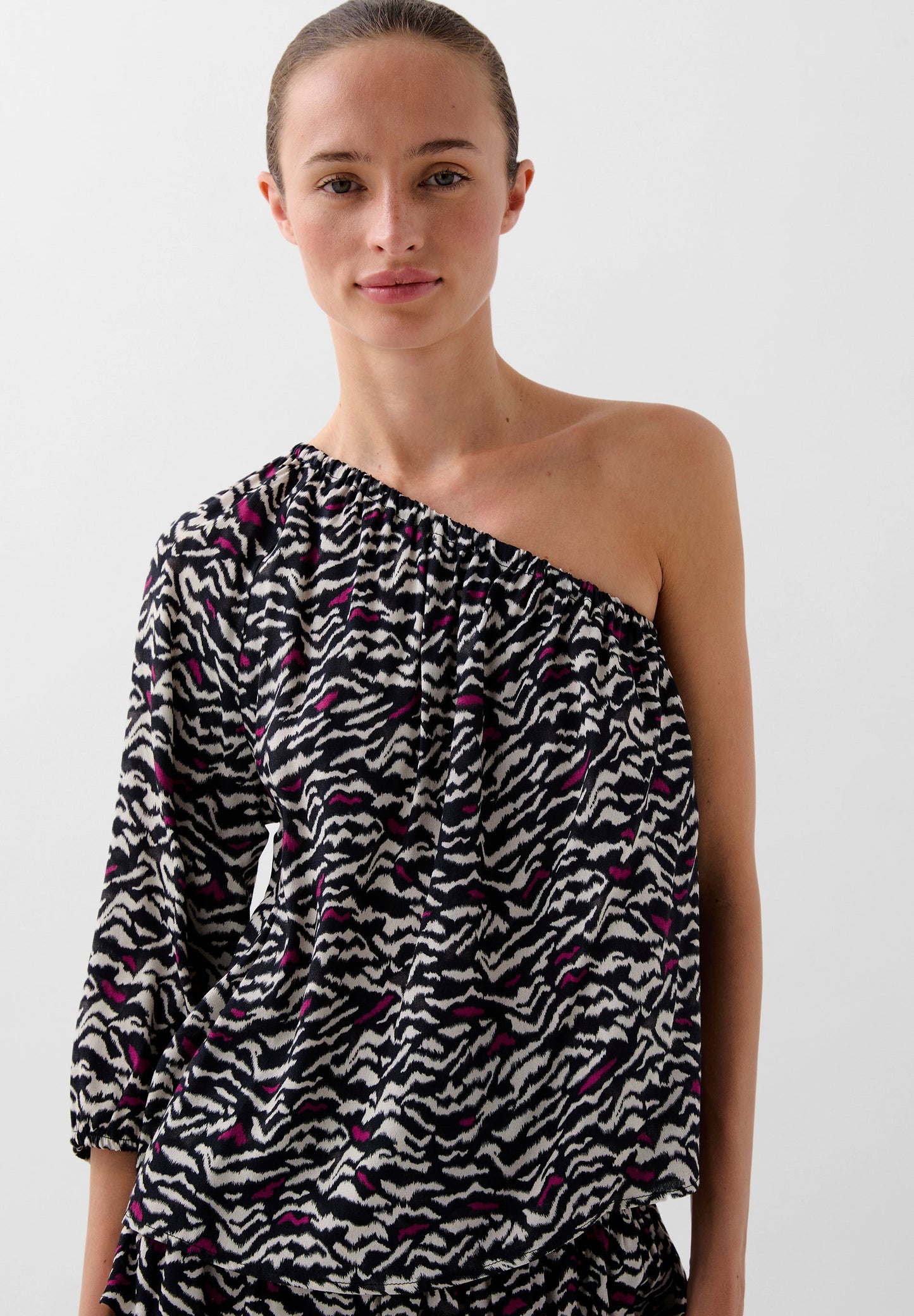 BLUSA ASIMÉTRICA ANIMAL PRINT