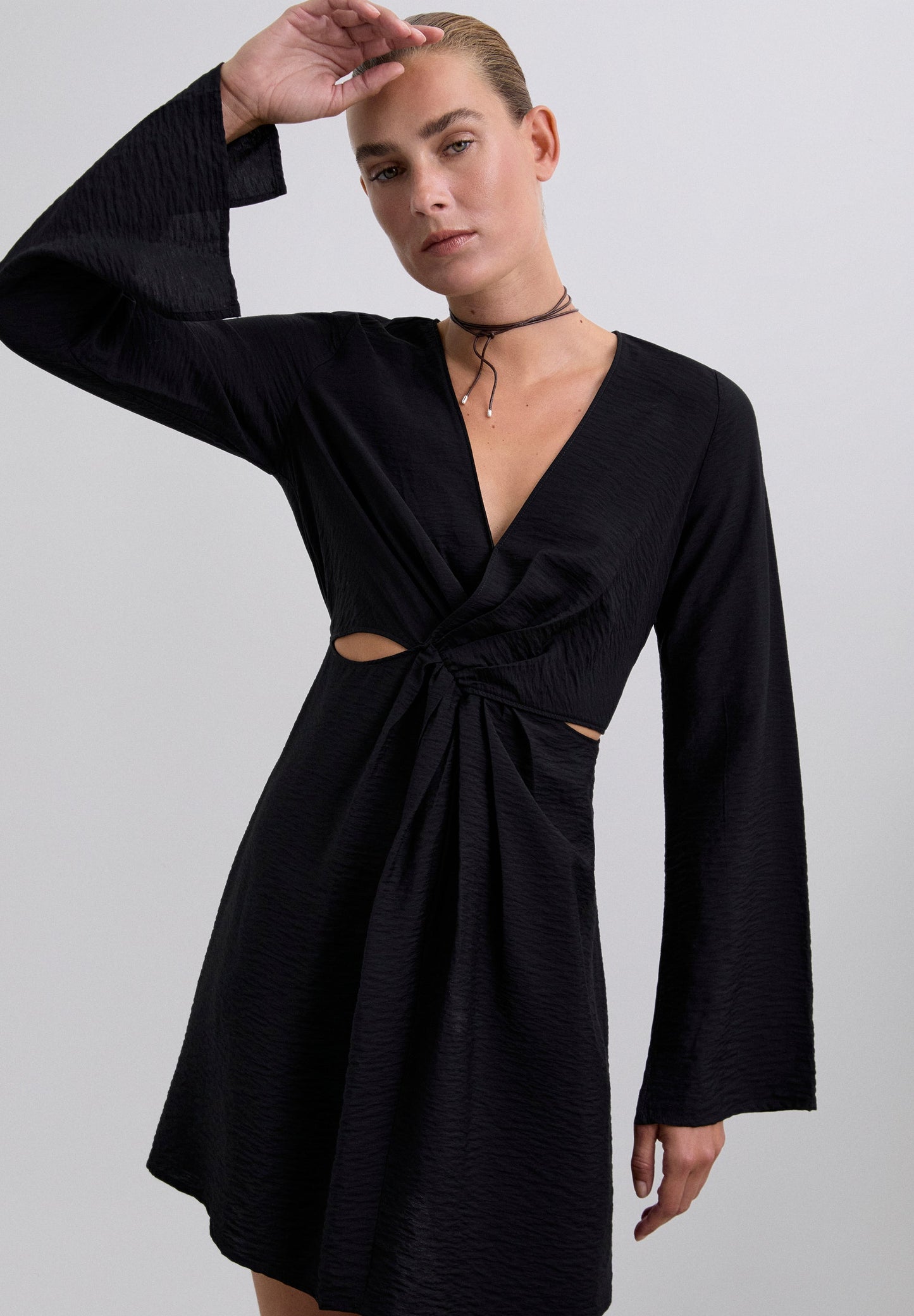 VESTIDO MINI DETALLE NUDO