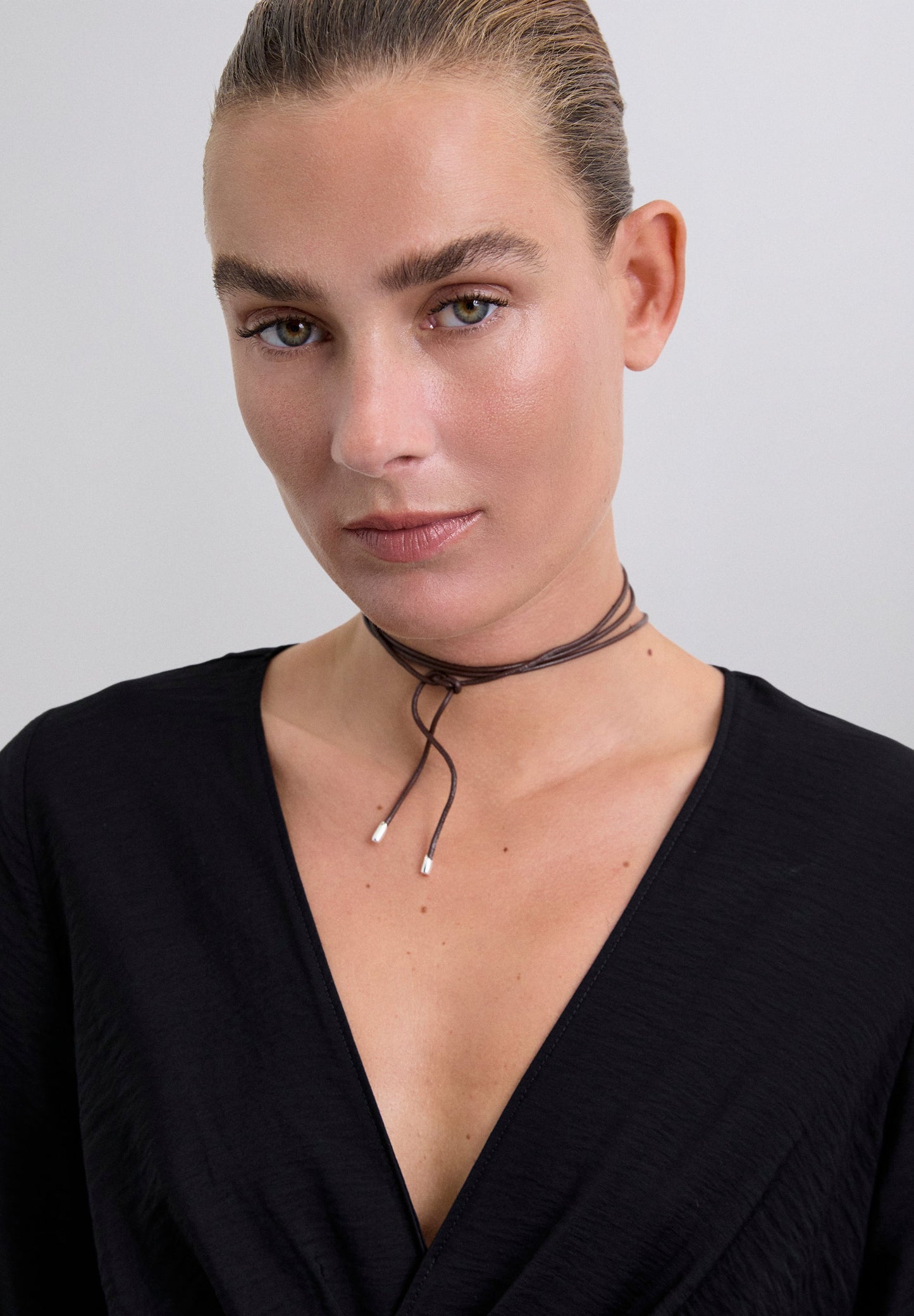 VESTIDO MINI DETALLE NUDO