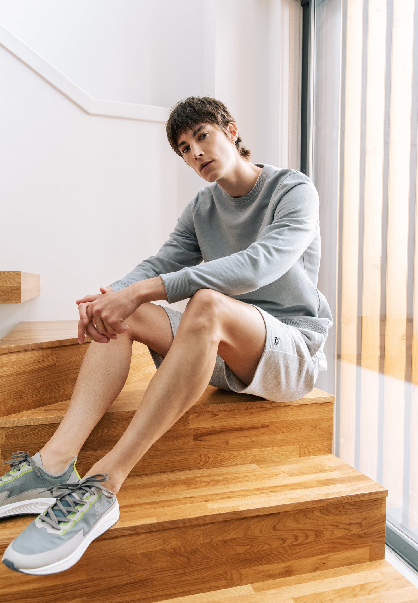 SNEAKERS DETALLES FLÚOR