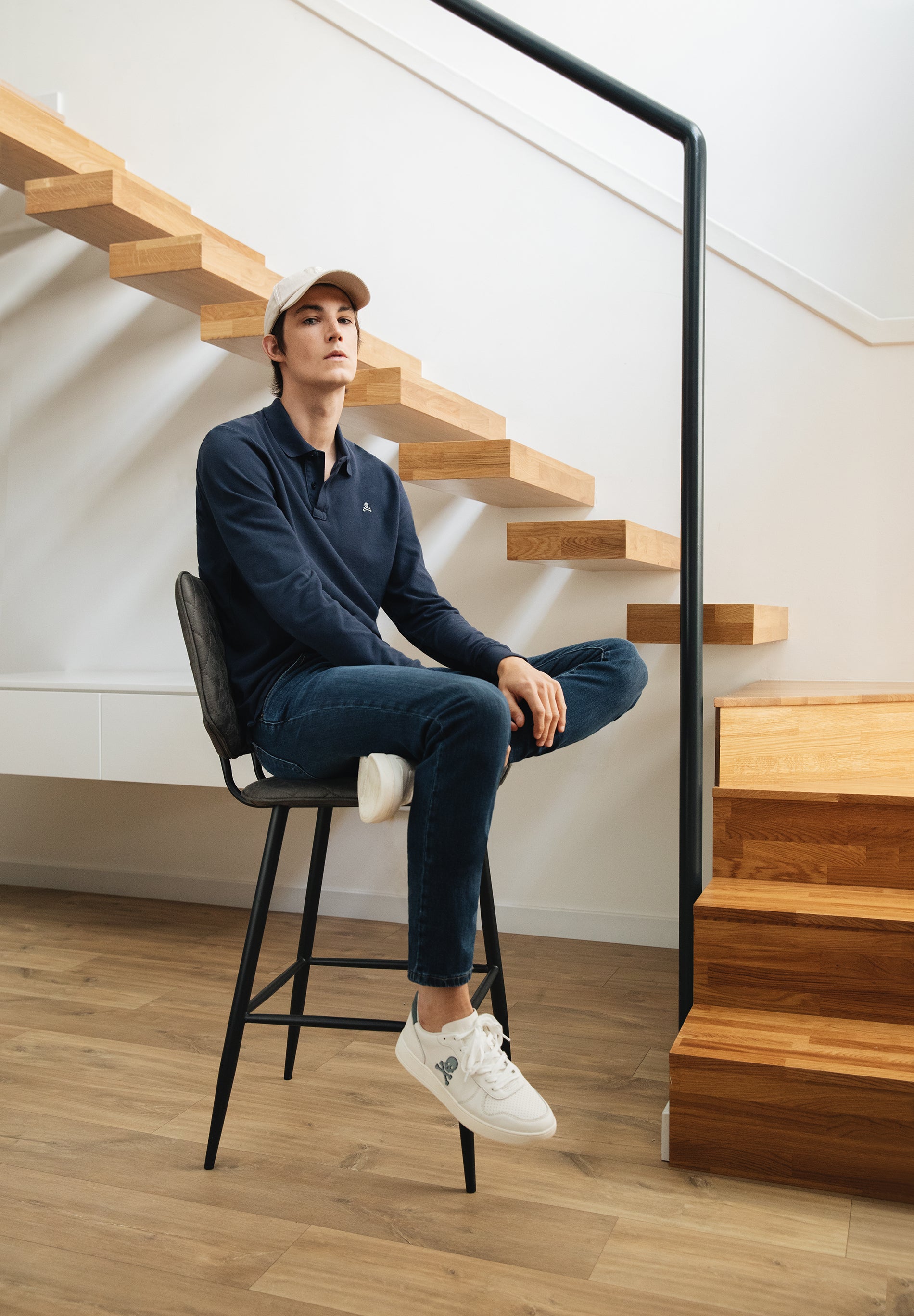 SNEAKERS PIEL DETALLE CONTRASTE