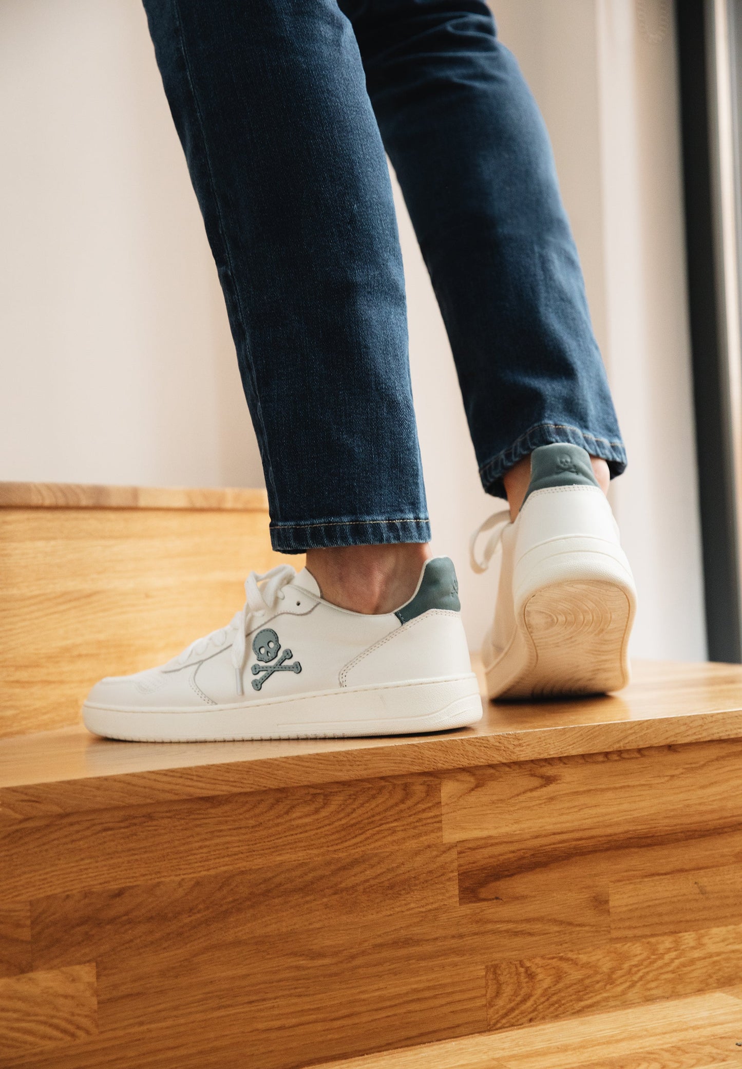 SNEAKERS PIEL DETALLE CONTRASTE