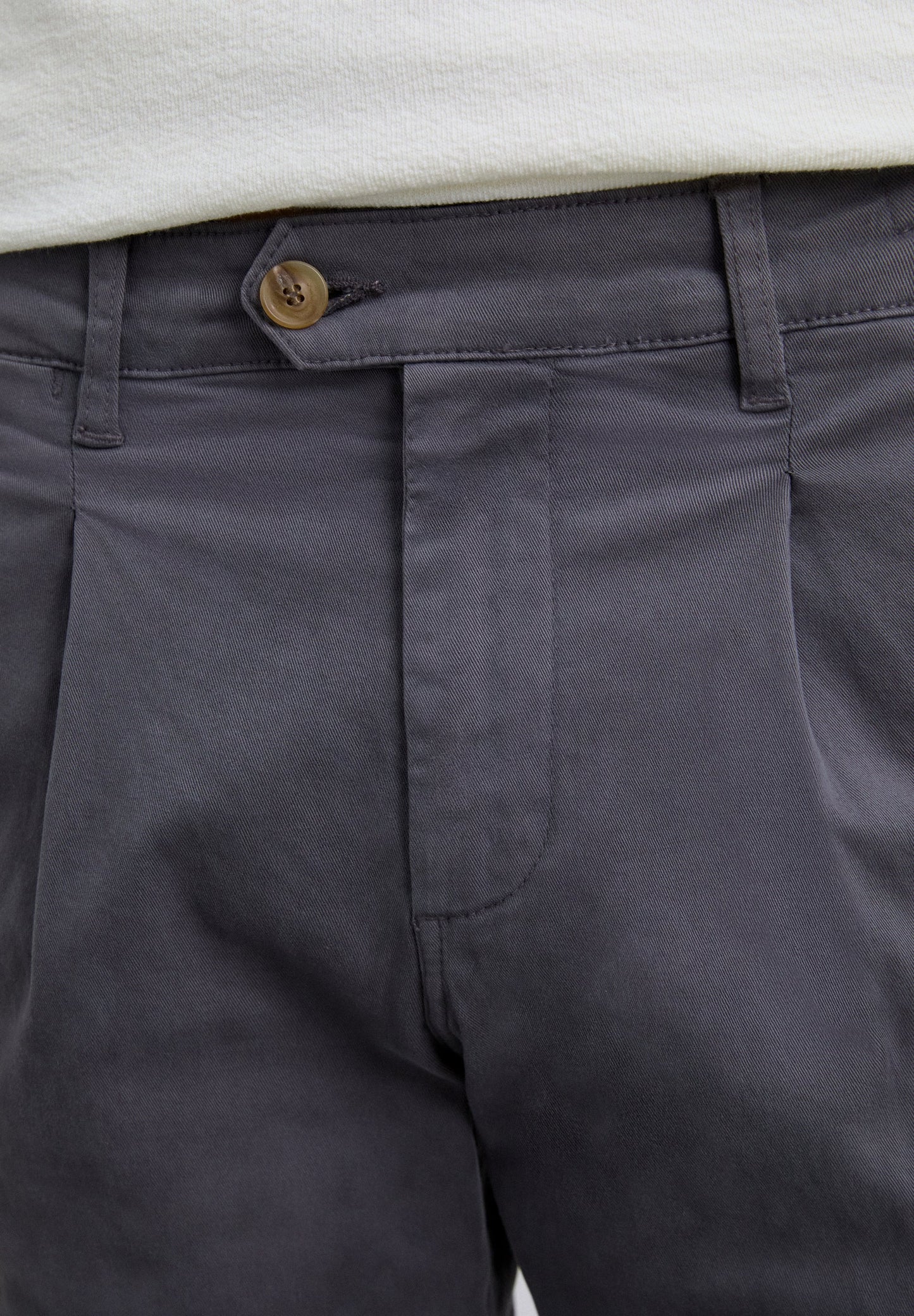 PANTALÓN CHINO PINZAS