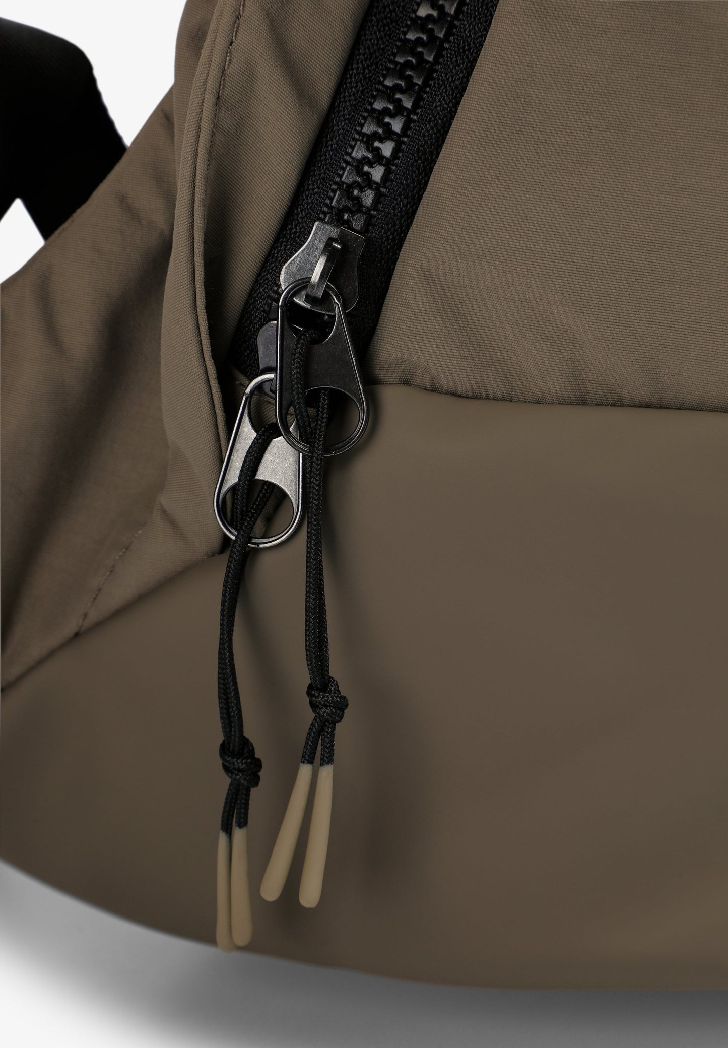 MOCHILA TÉCNICA LOGOTIPO TONO