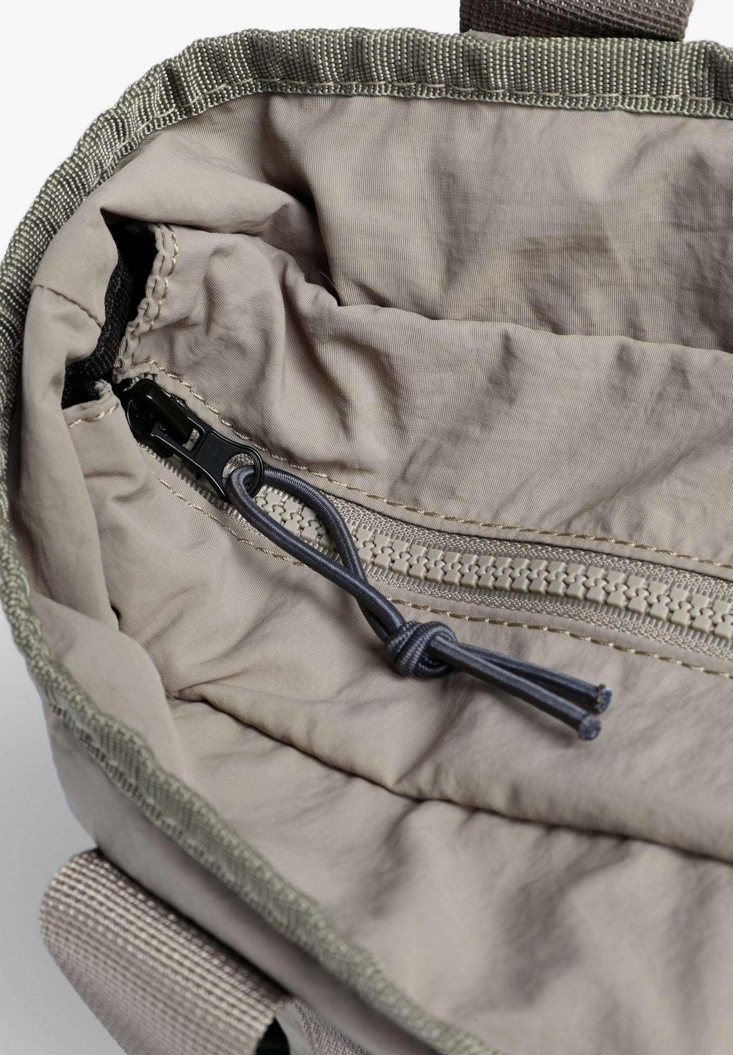 BOLSA ASAS AJUSTABLES CONTRASTE