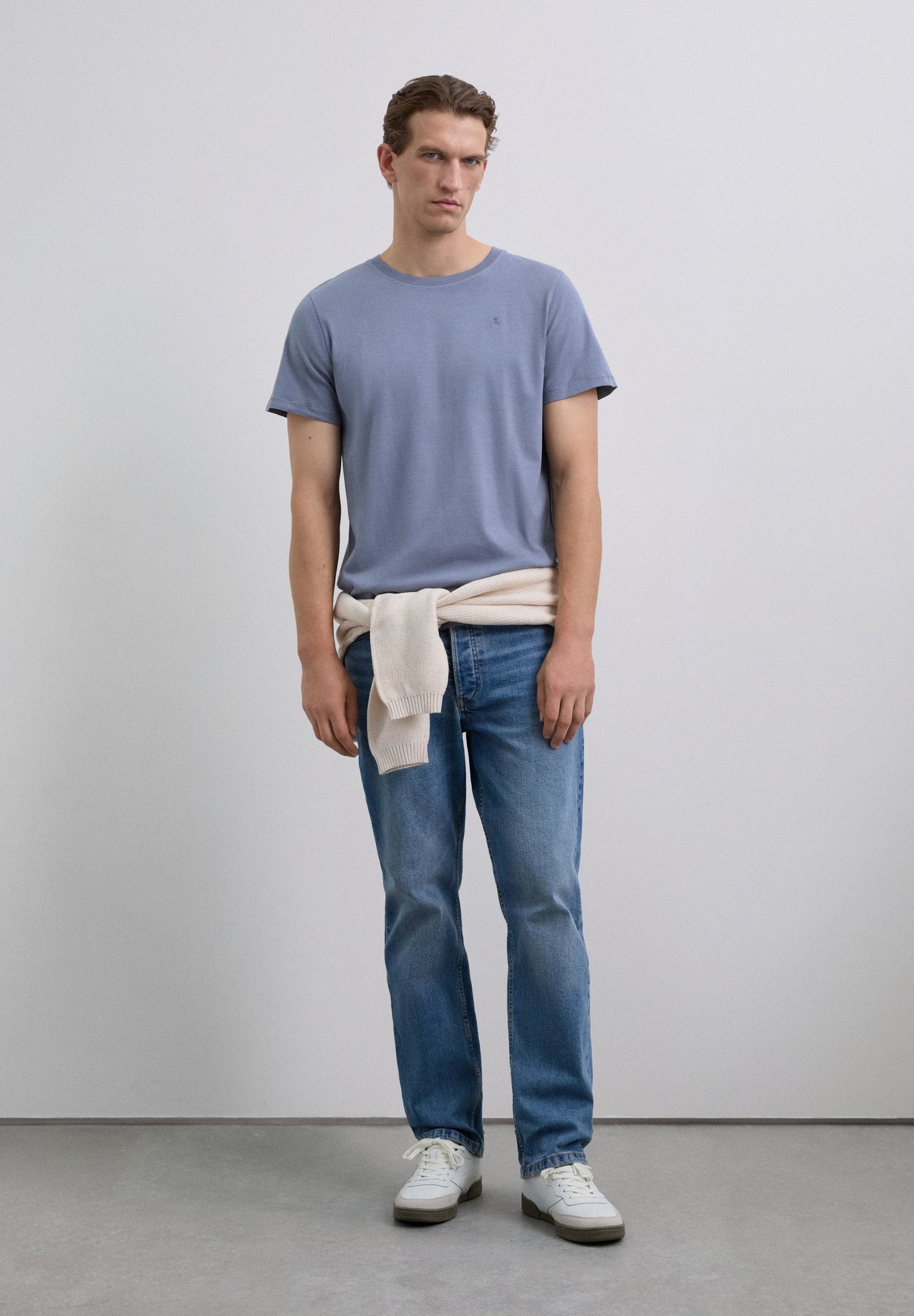 CAMISETA CALAVERA BORDADA TONO