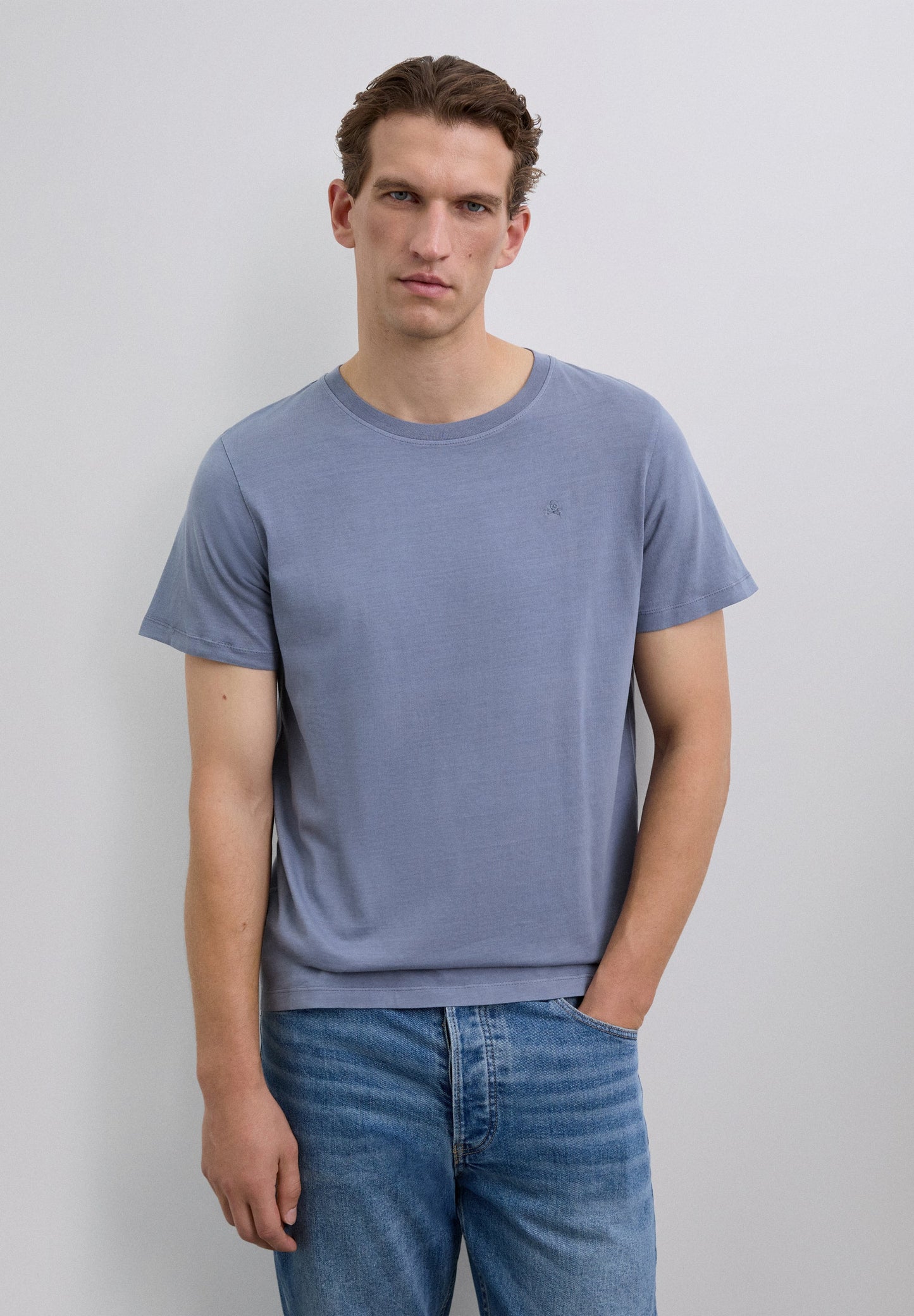 CAMISETA CALAVERA BORDADA TONO