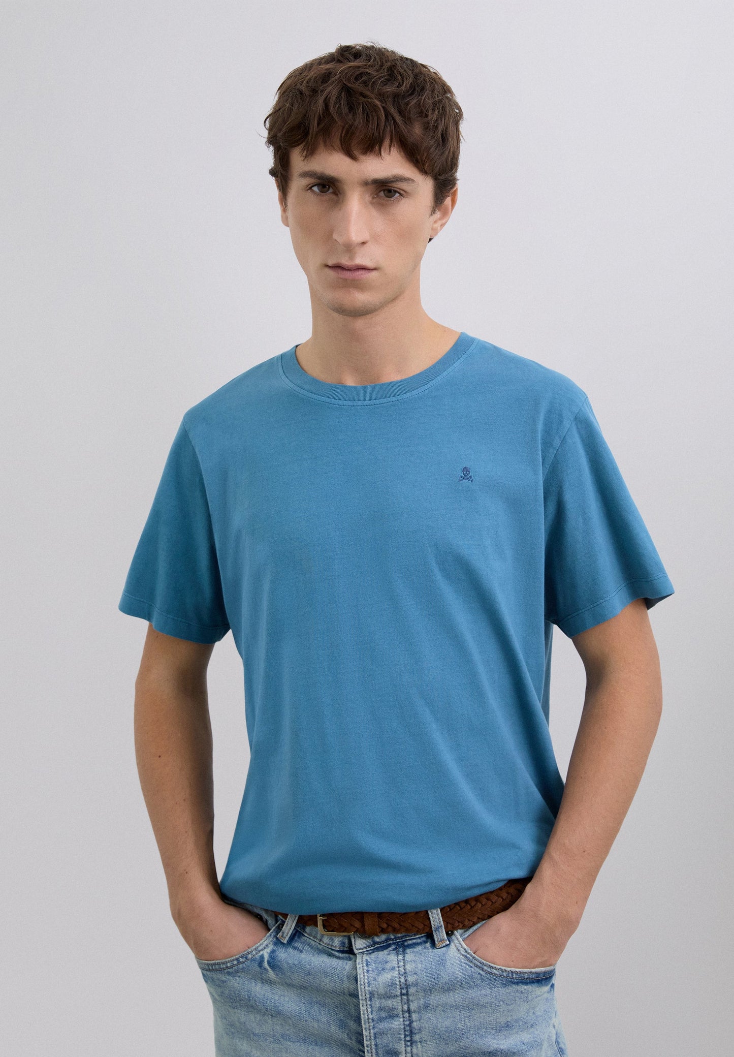 CAMISETA CALAVERA BORDADA TONO