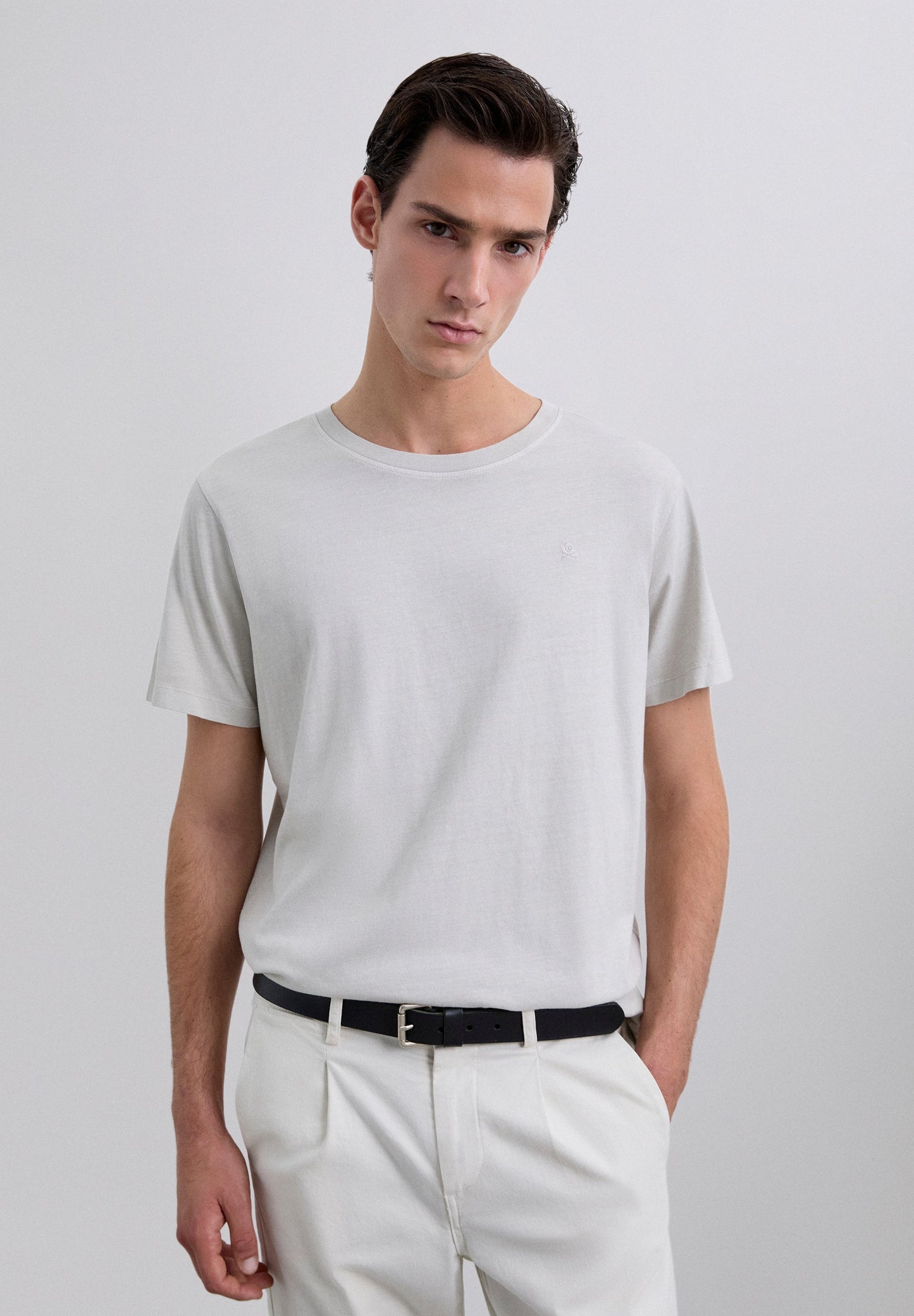 CAMISETA CALAVERA BORDADA TONO