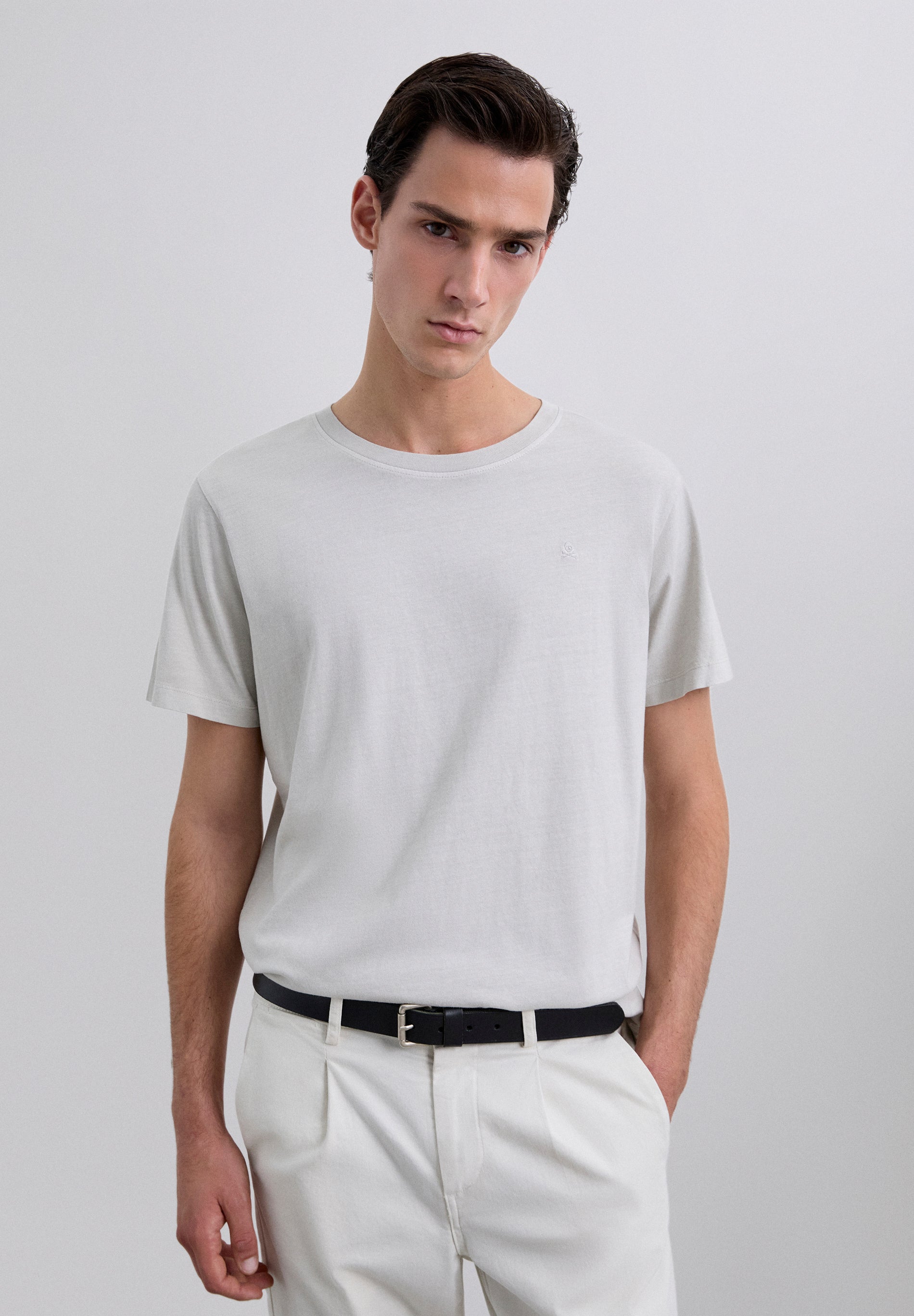 CAMISETA CALAVERA BORDADA TONO