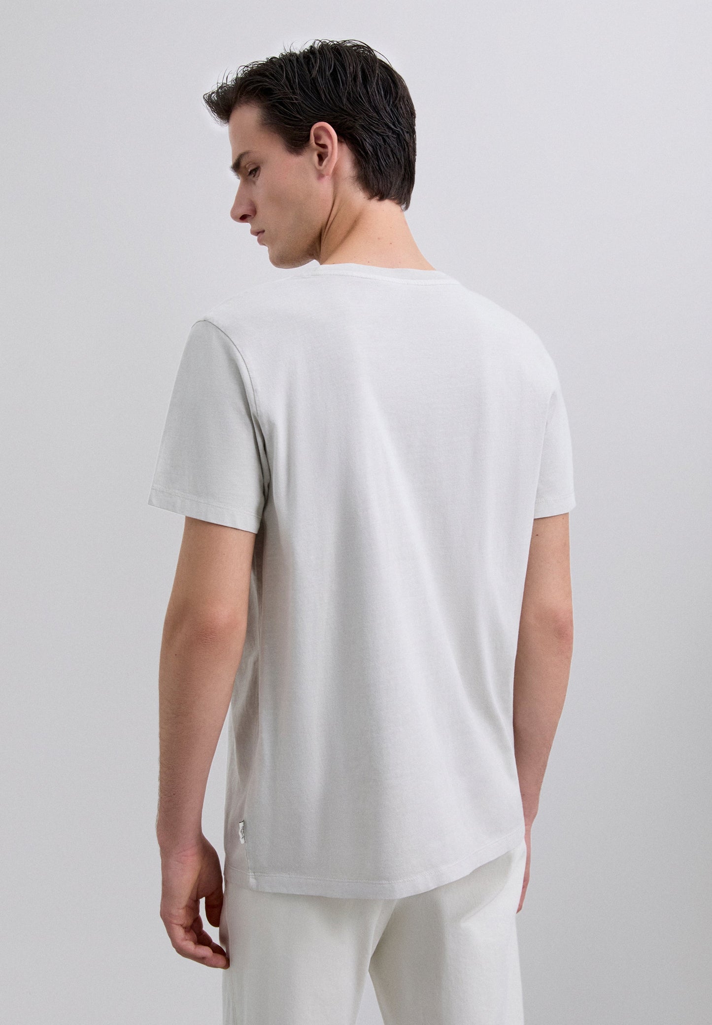 CAMISETA CALAVERA BORDADA TONO