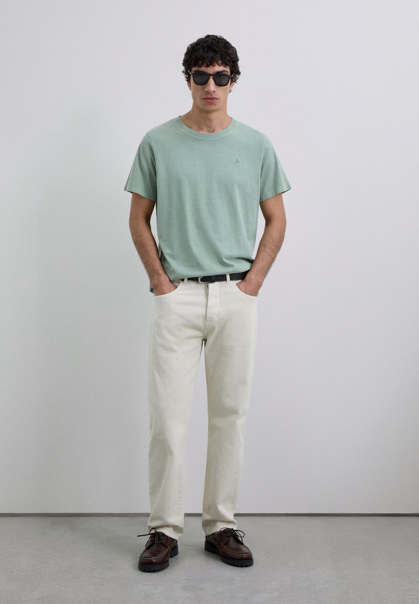 CAMISETA CALAVERA BORDADA TONO