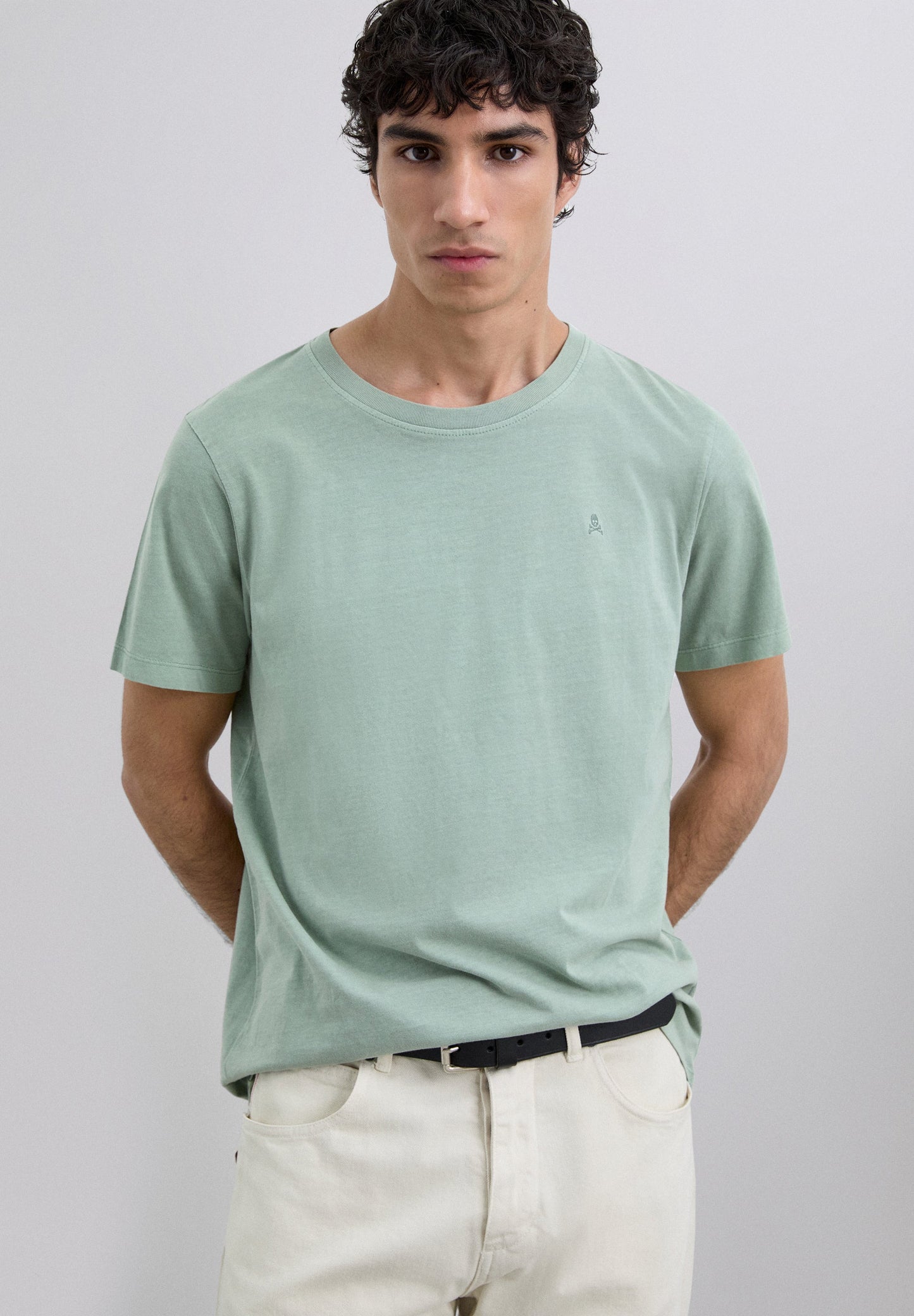 CAMISETA CALAVERA BORDADA TONO