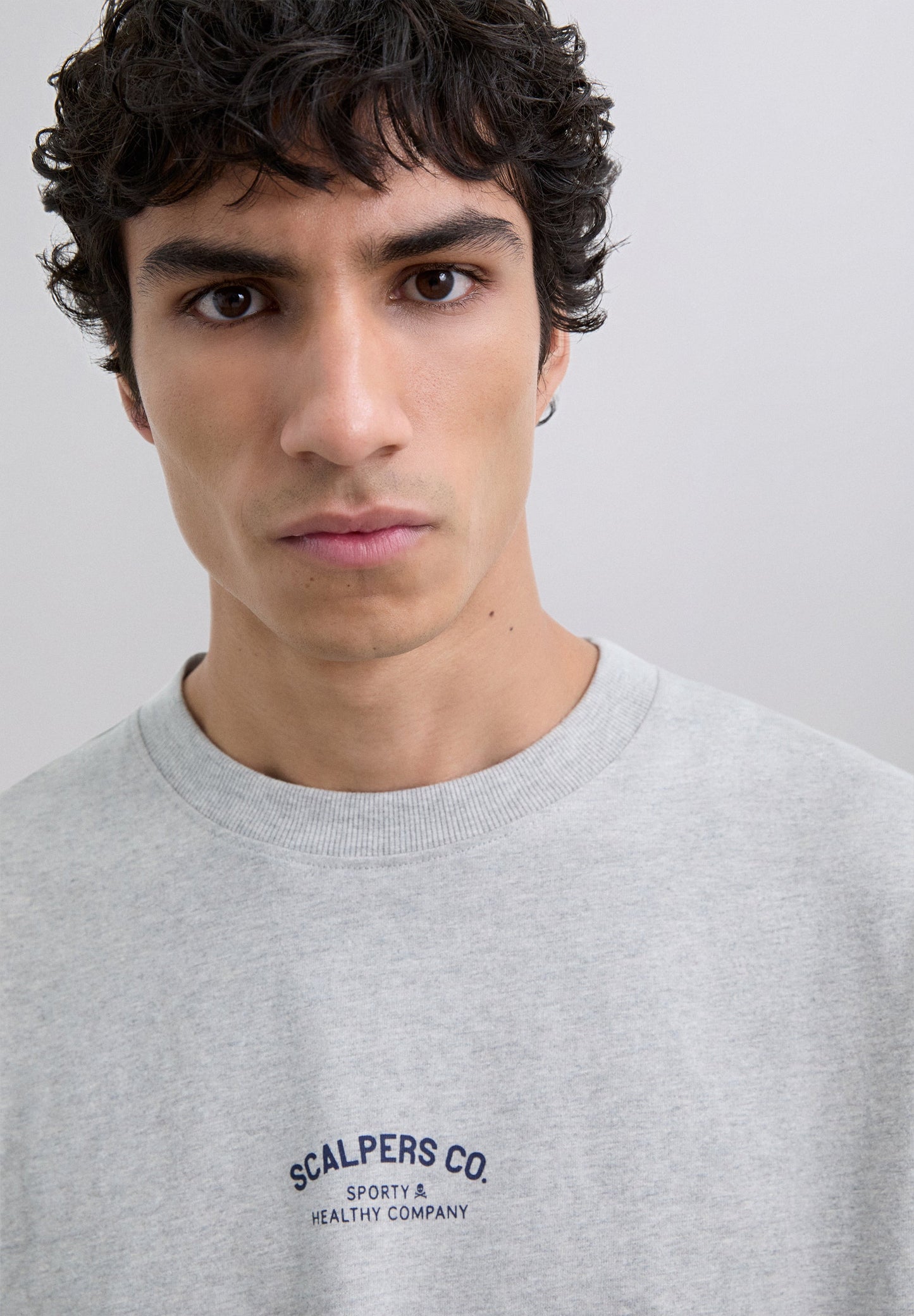 CAMISETA PRINT LOGO CONTRASTE