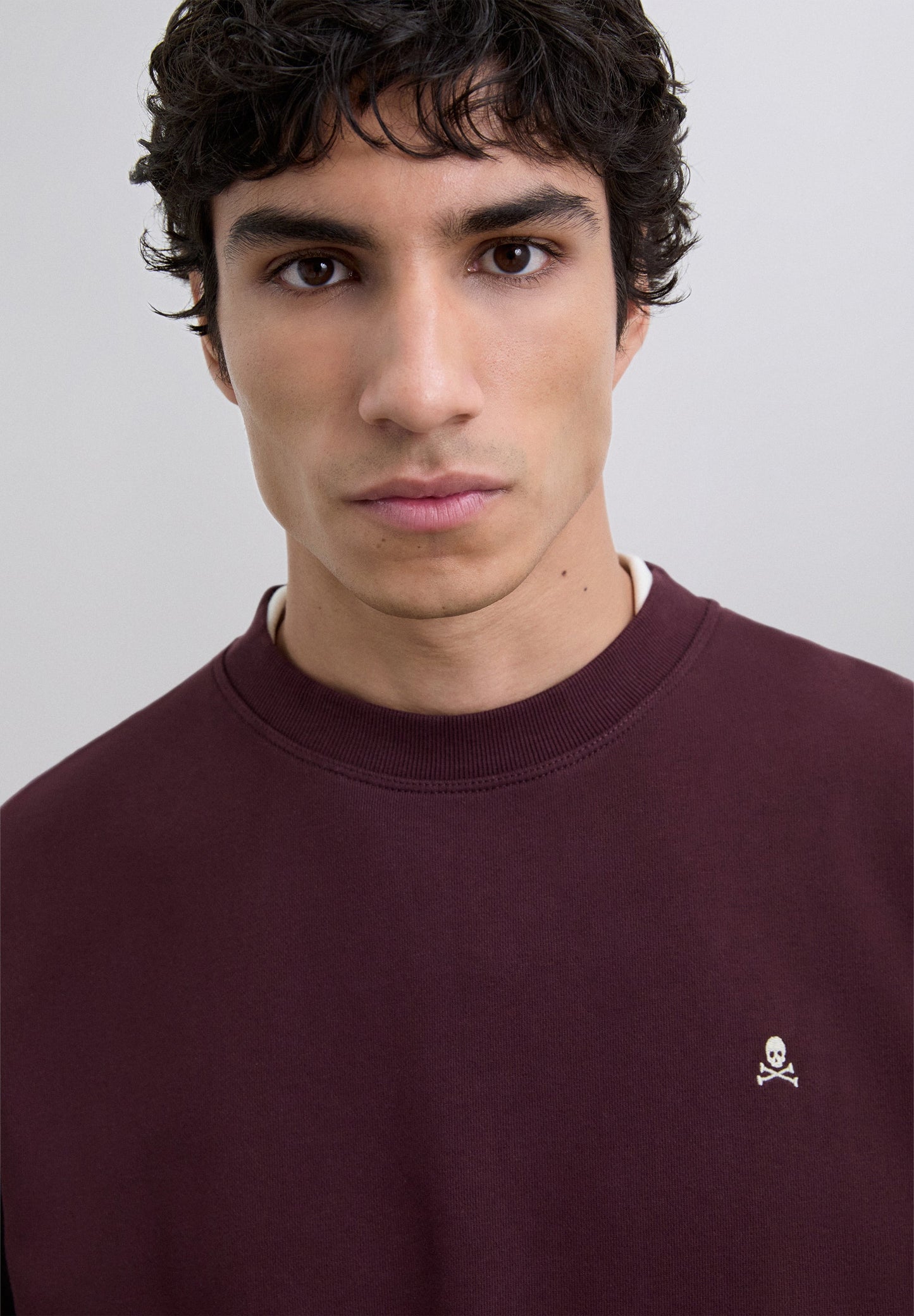 SUDADERA BORDADA CONTRASTE ALGODÓN