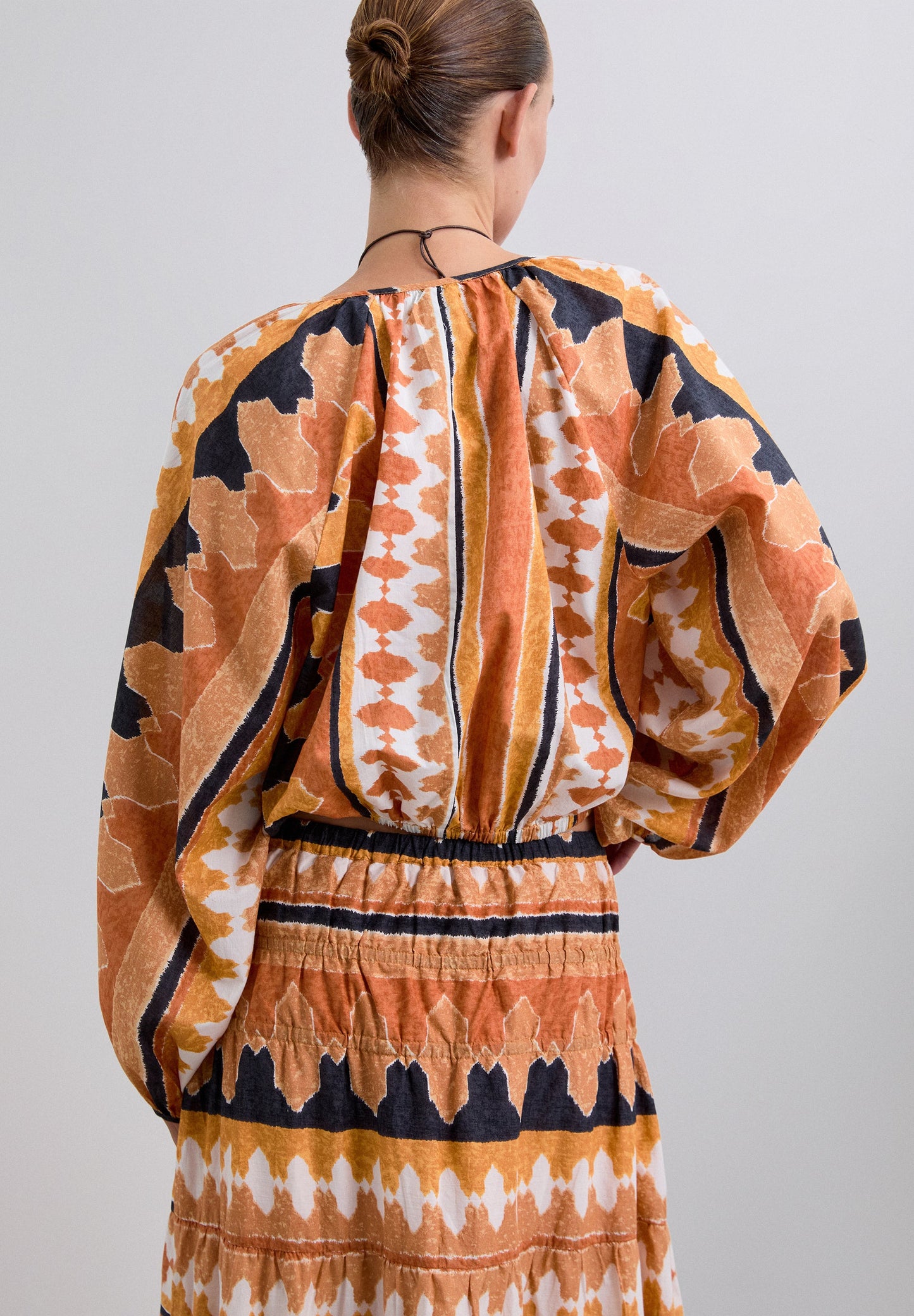 CAMISA ÉTNICA ABULLONADA