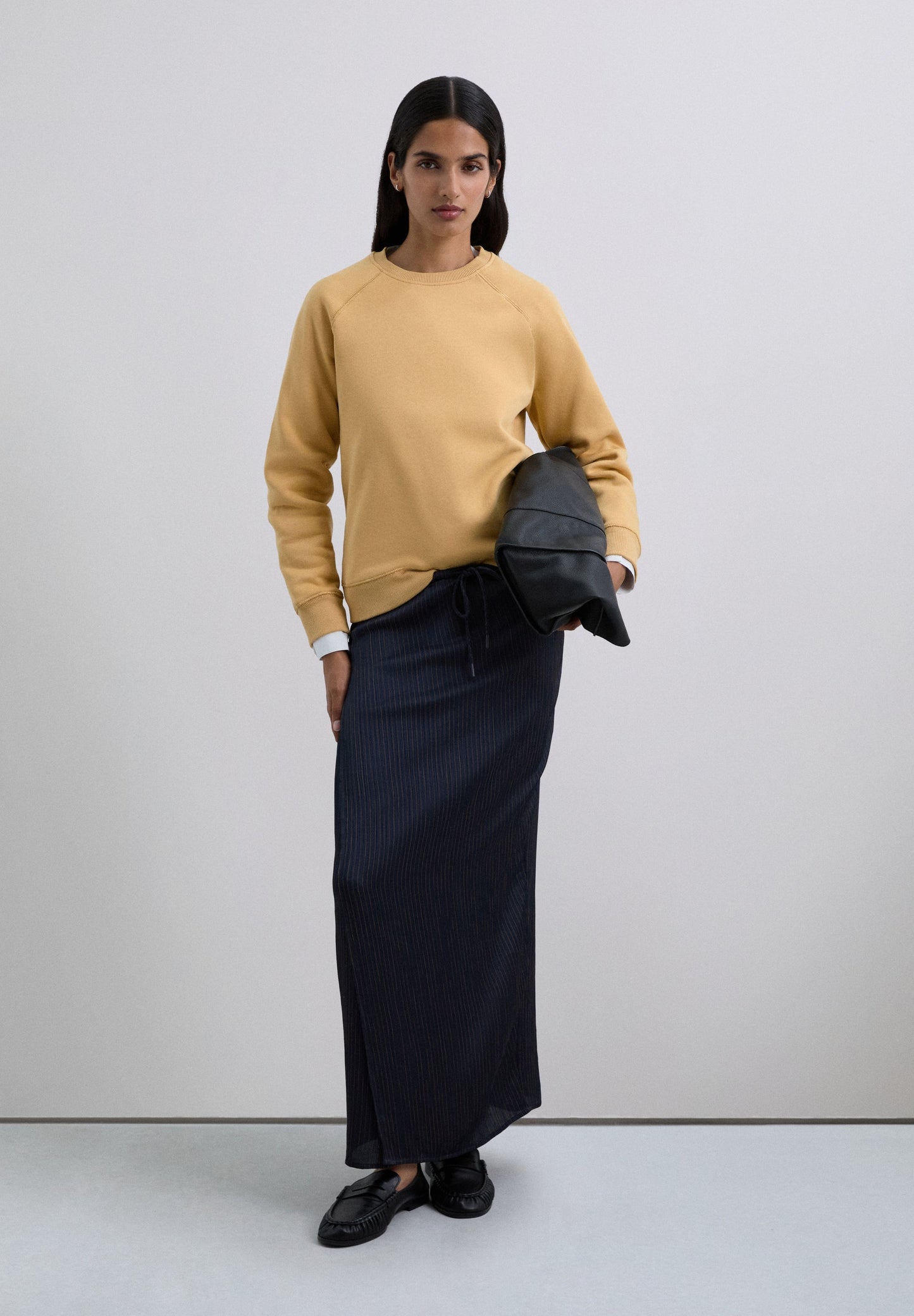 SUDADERA LOGO BORDADO TRASERO