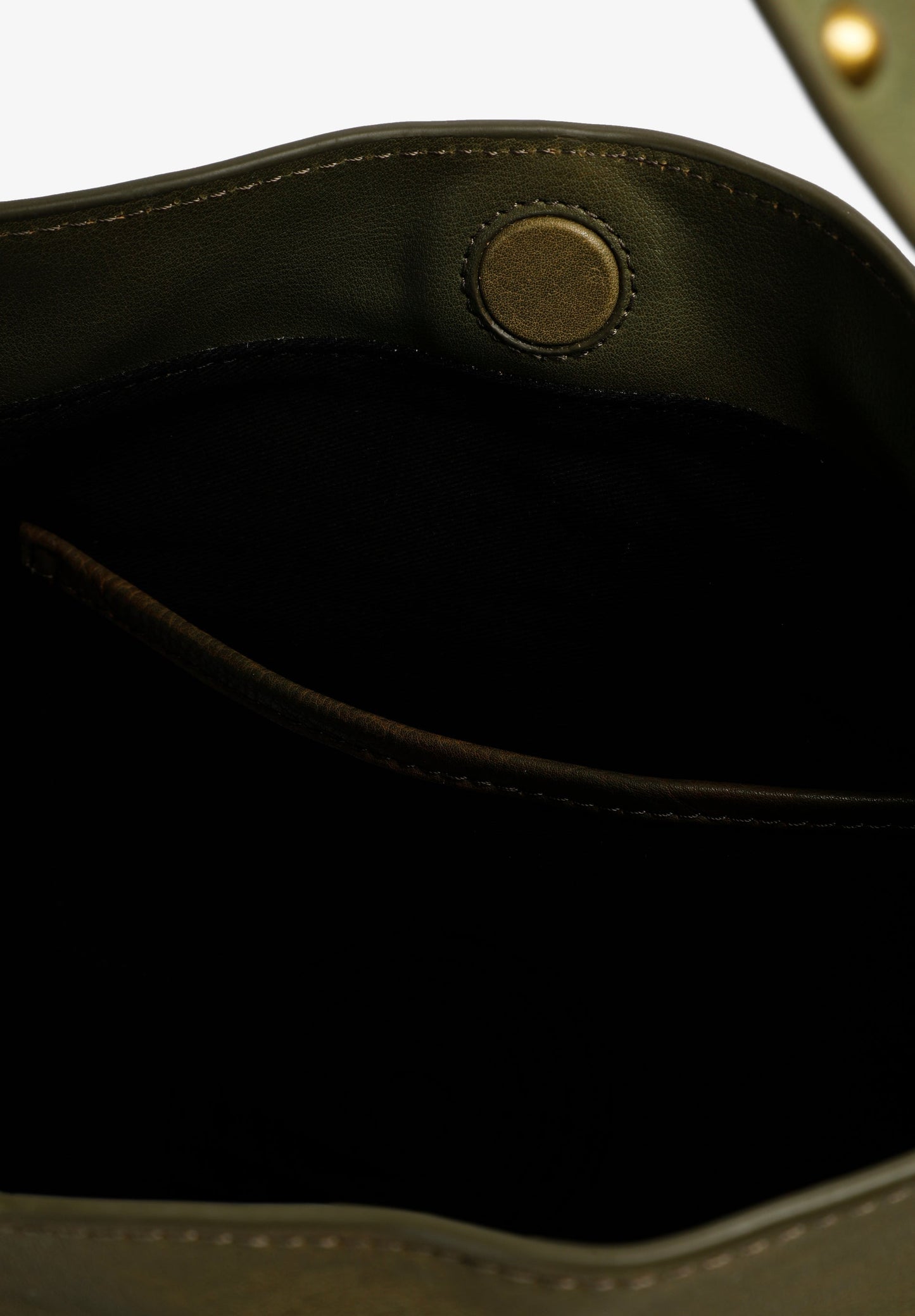 BOLSO PIEL TACHUELAS