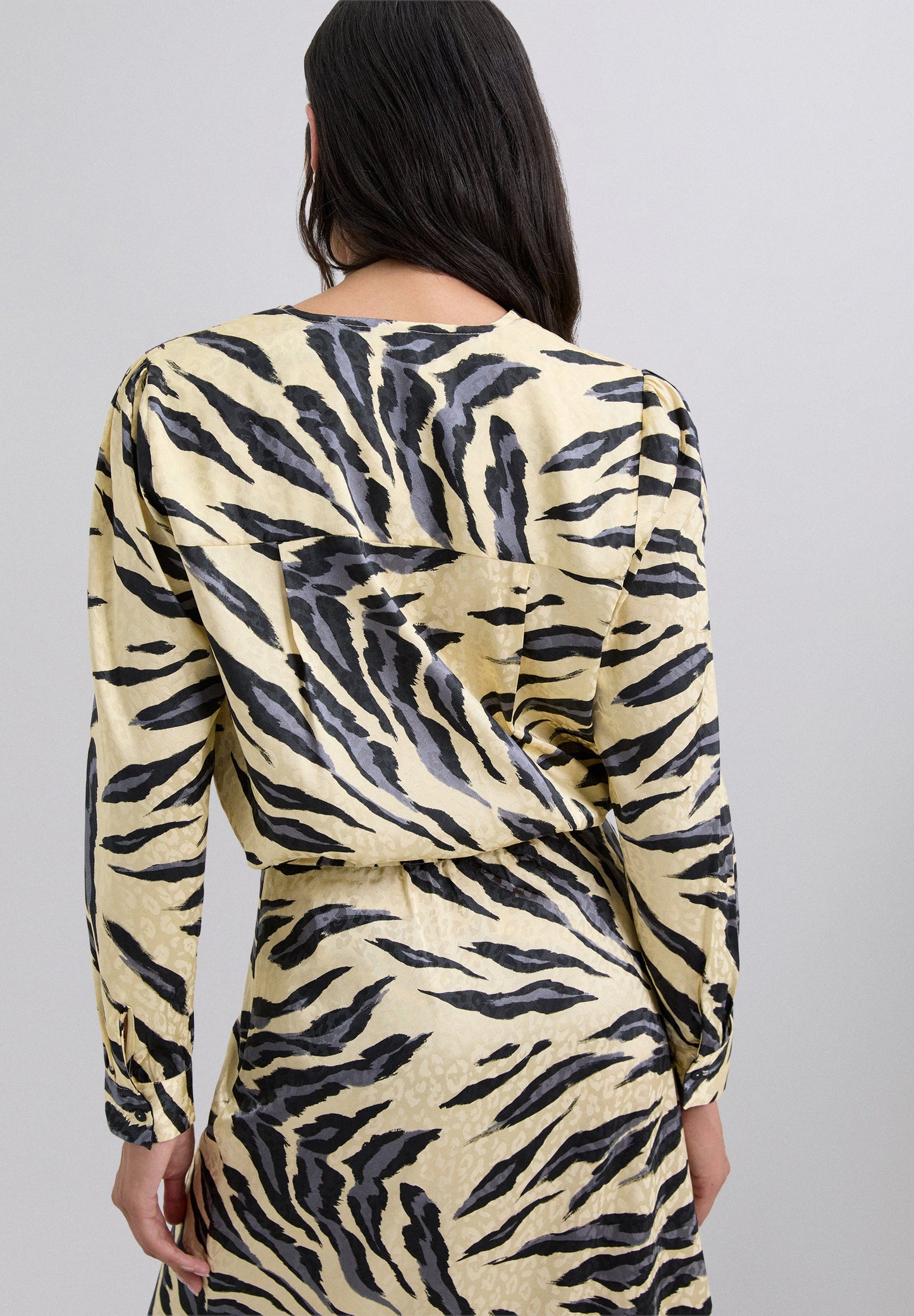 BLUSA SATINADA ANIMAL PRINT
