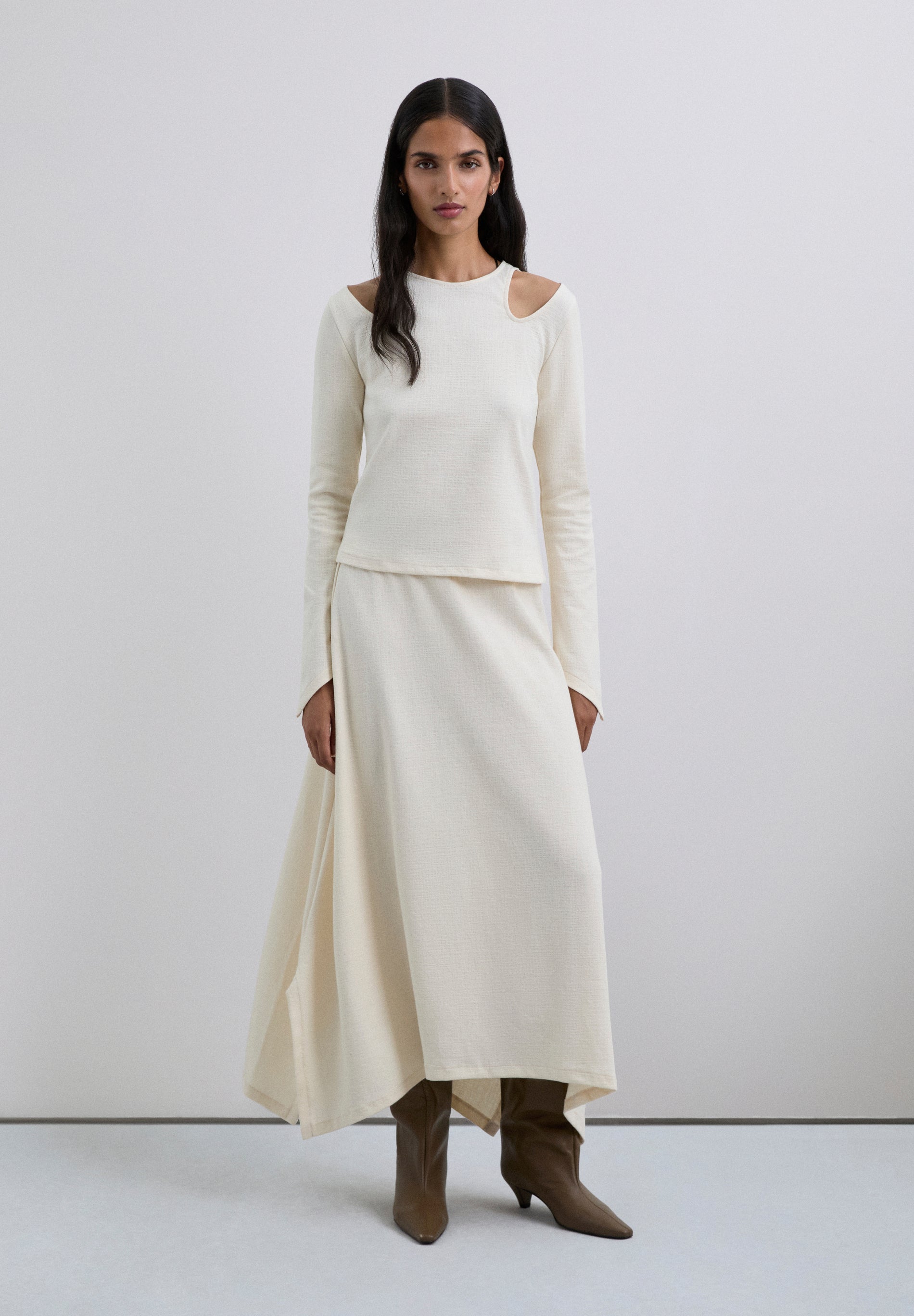 FALDA MIDI PUNTO ASIMÉTRICA