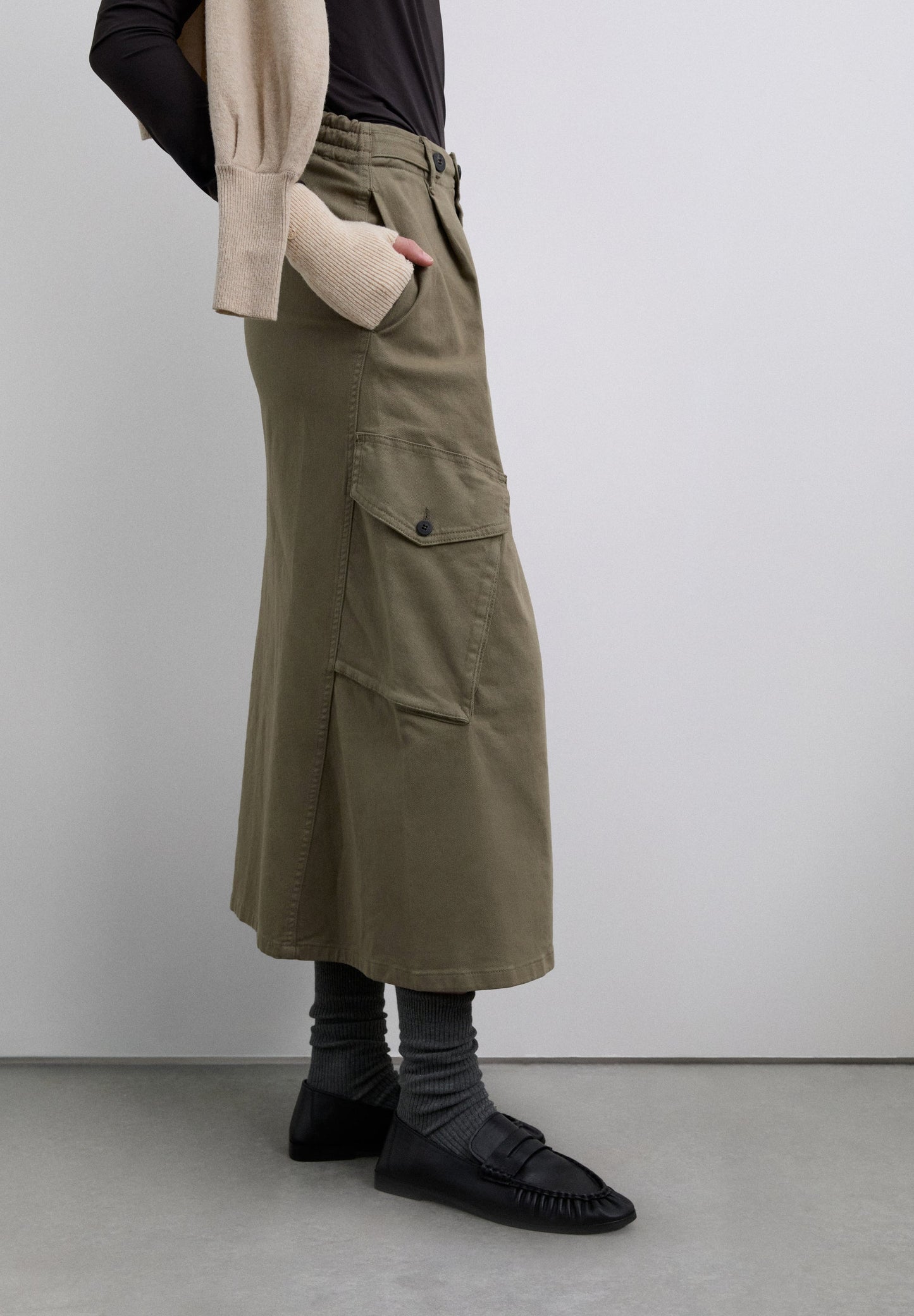 FALDA MIDI CARGO BOLSILLOS