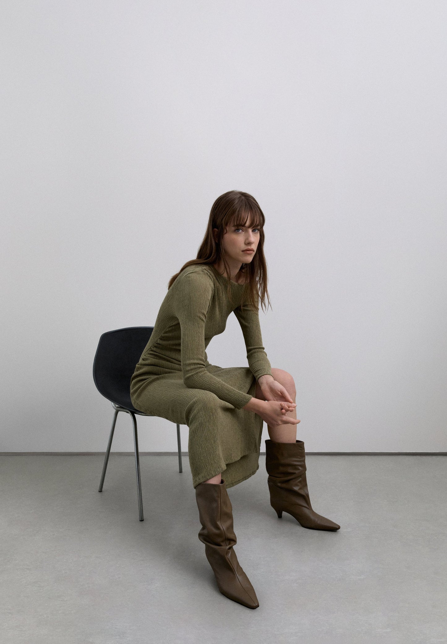 VESTIDO FRUNCES ESCOTE ASIMÉTRICO