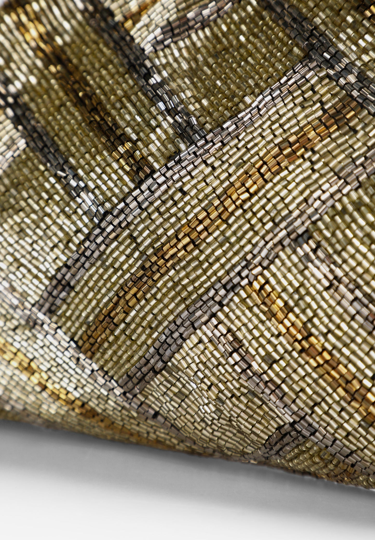 BOLSO CLUTCH DETALLE CUENTAS