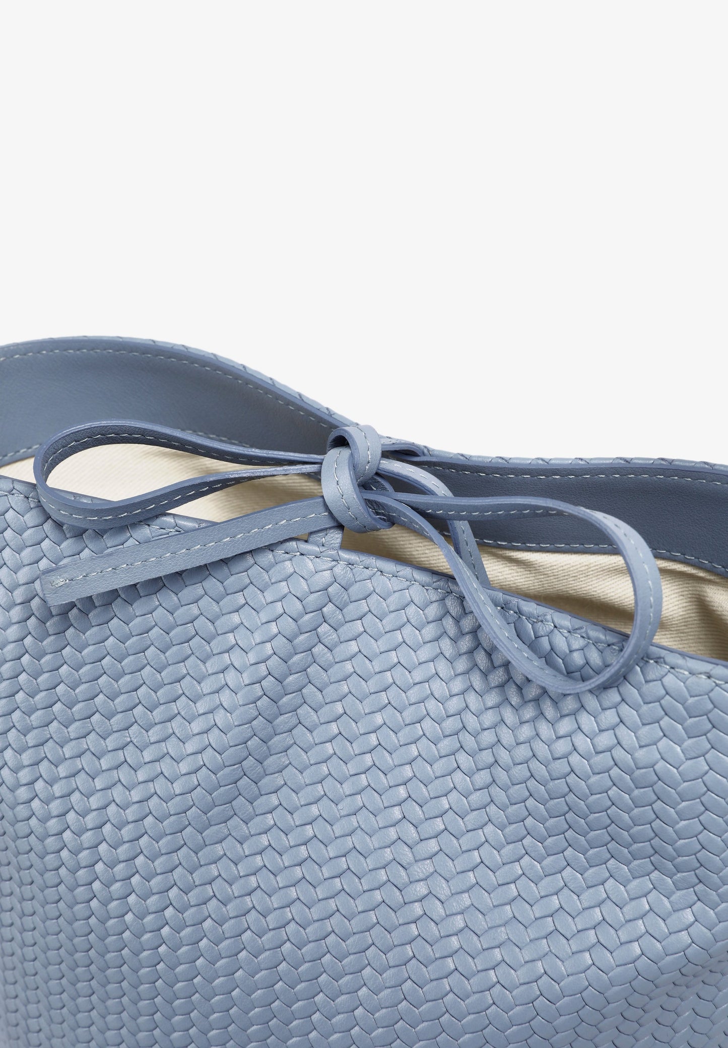 BOLSO CUBO 100% PIEL TRENZADO