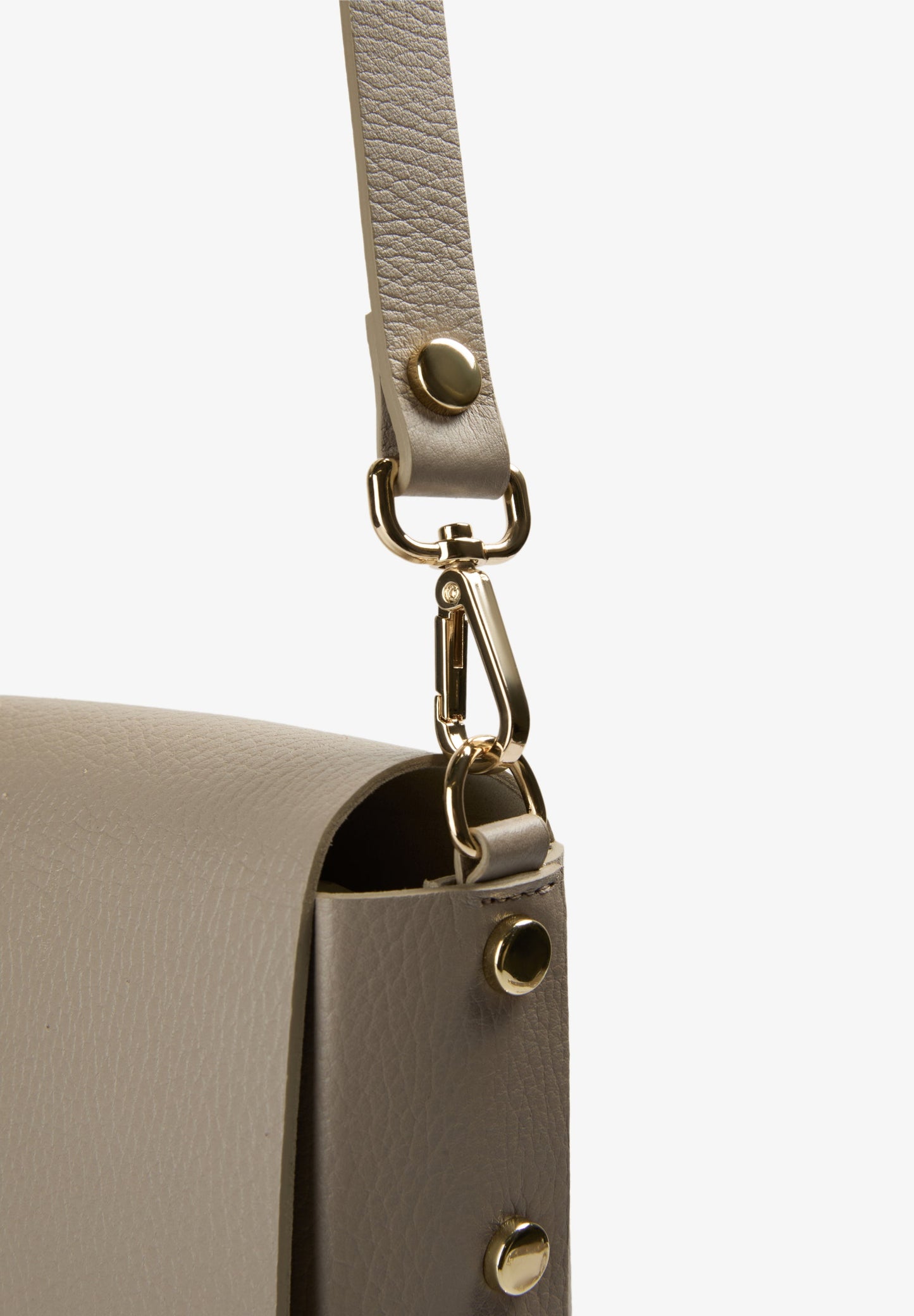 BOLSO DE PIEL CON APLIQUES