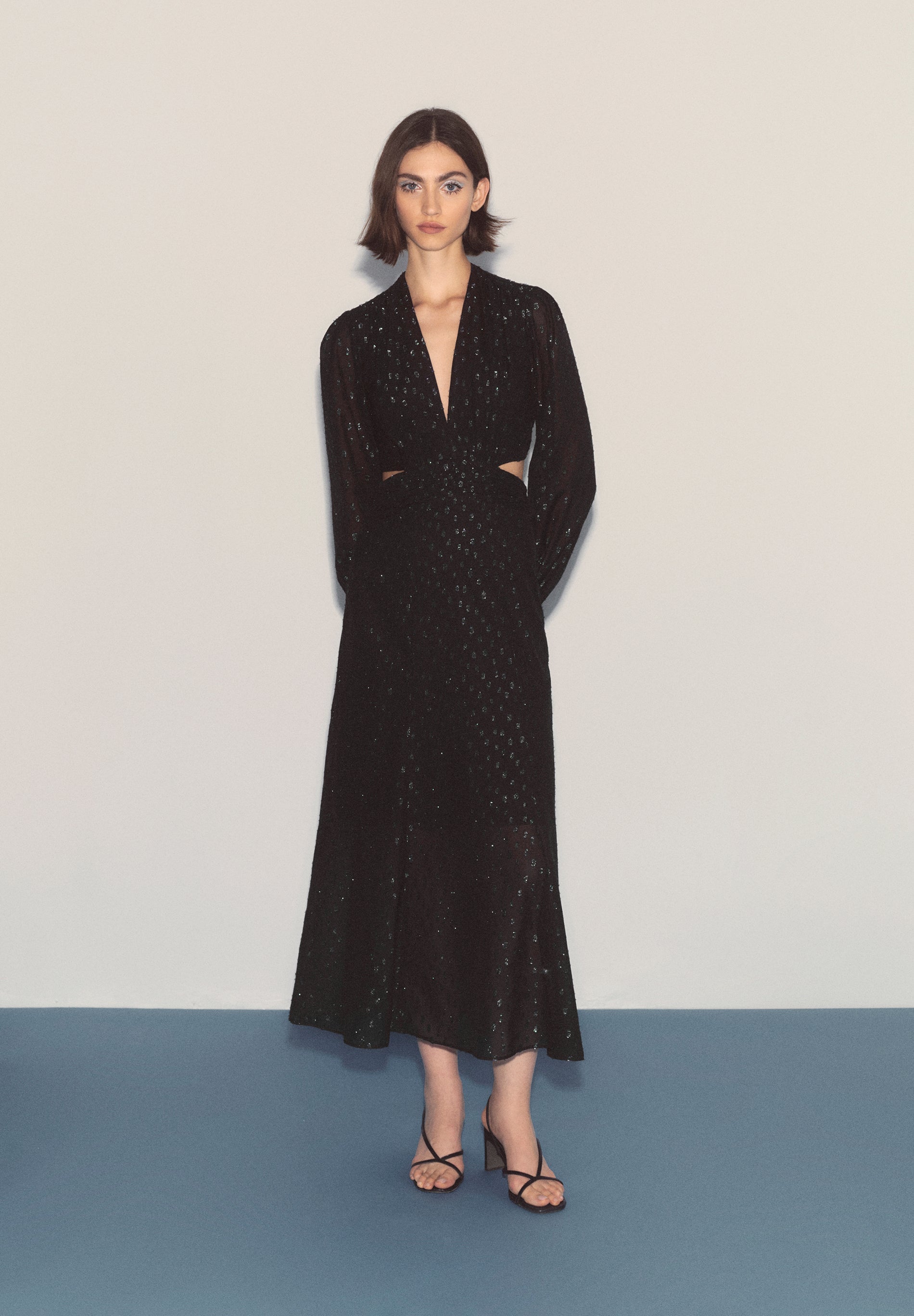 VESTIDO ABERTURAS BRILLO