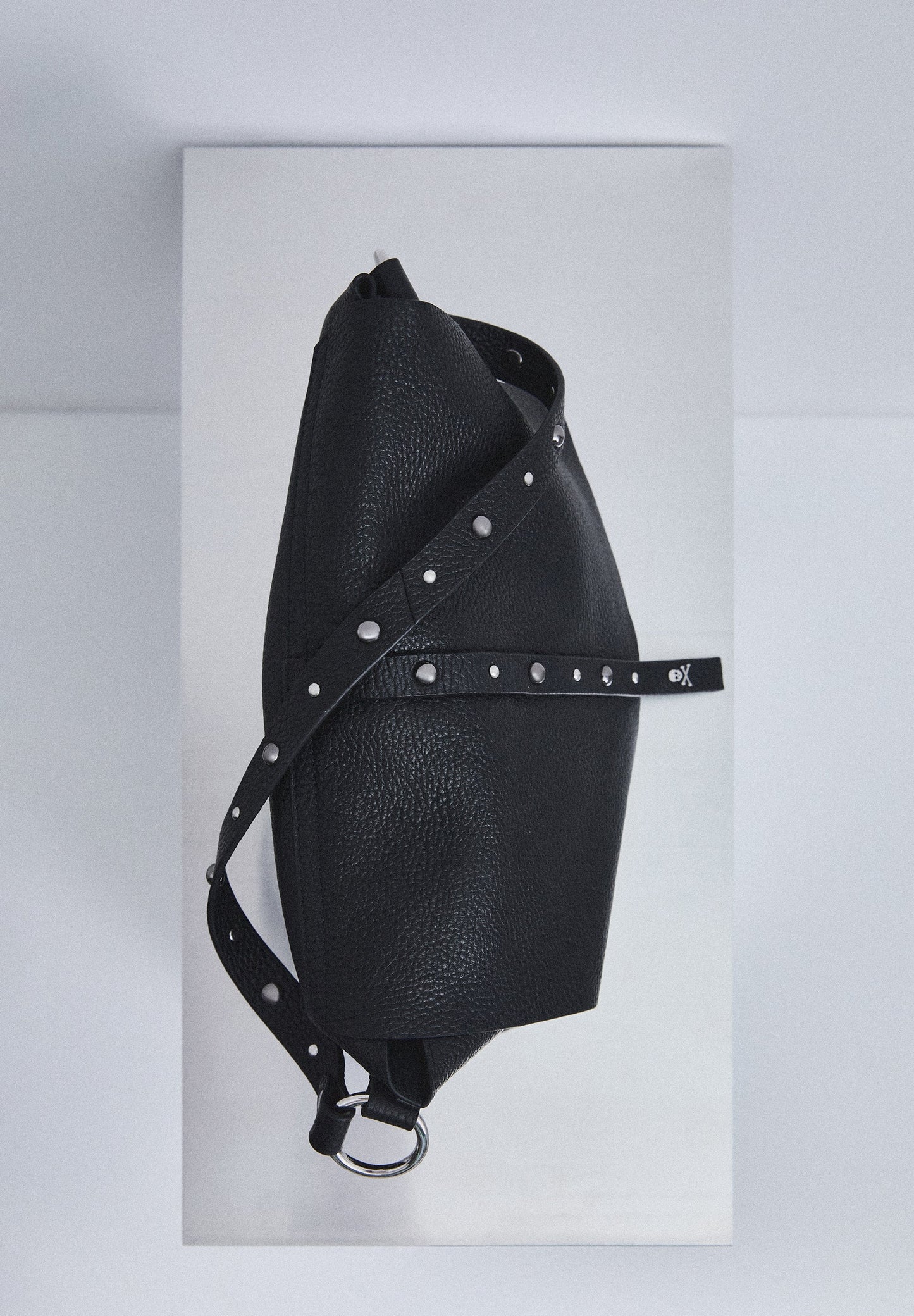 BOLSO PIEL DETALLES STUDS