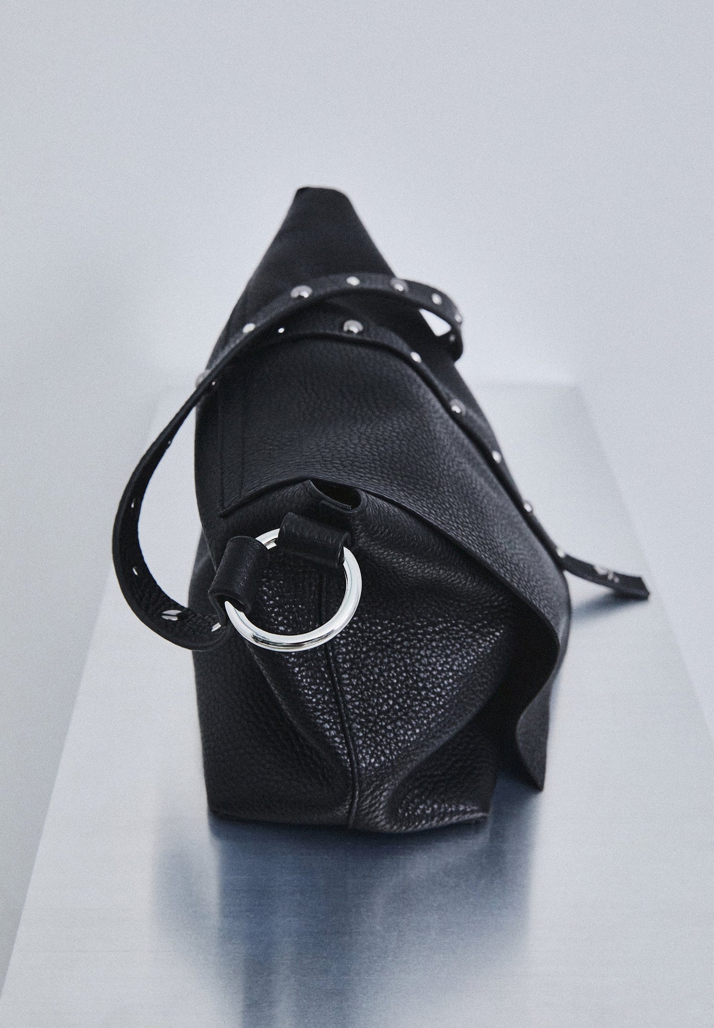 BOLSO PIEL DETALLES STUDS