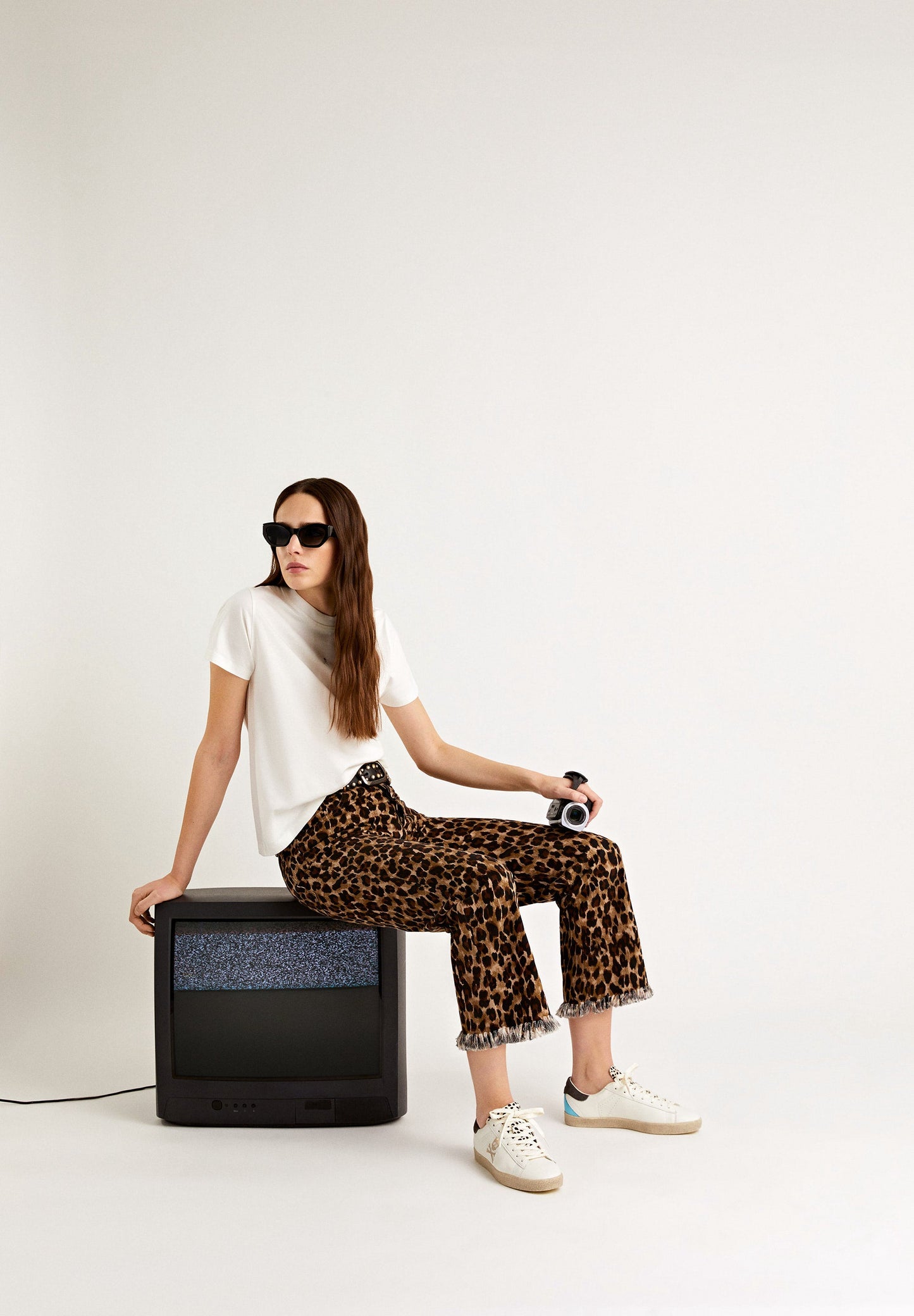 SNEAKERS BAJAS DETALLE ANIMAL PRINT