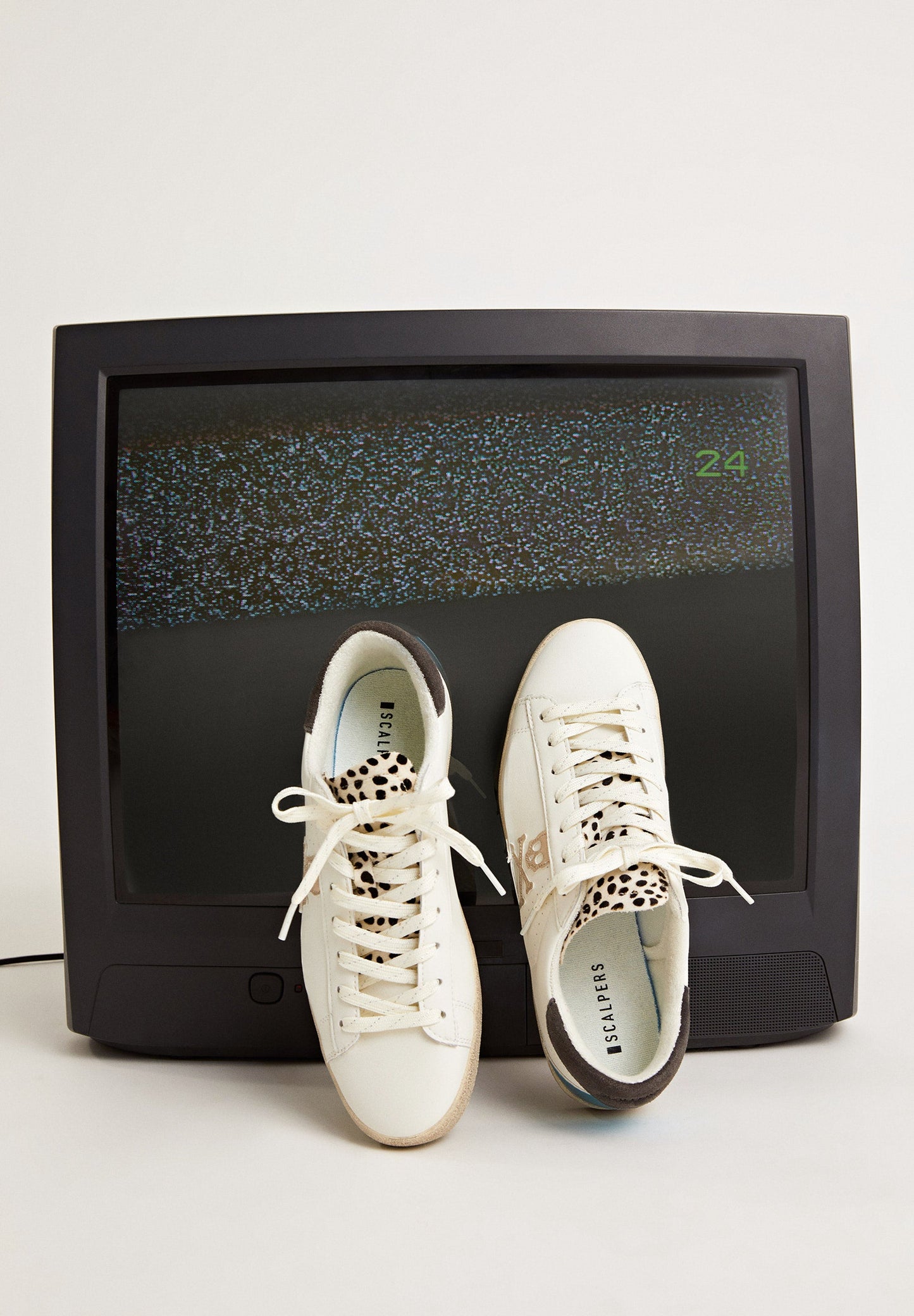 SNEAKERS BAJAS DETALLE ANIMAL PRINT