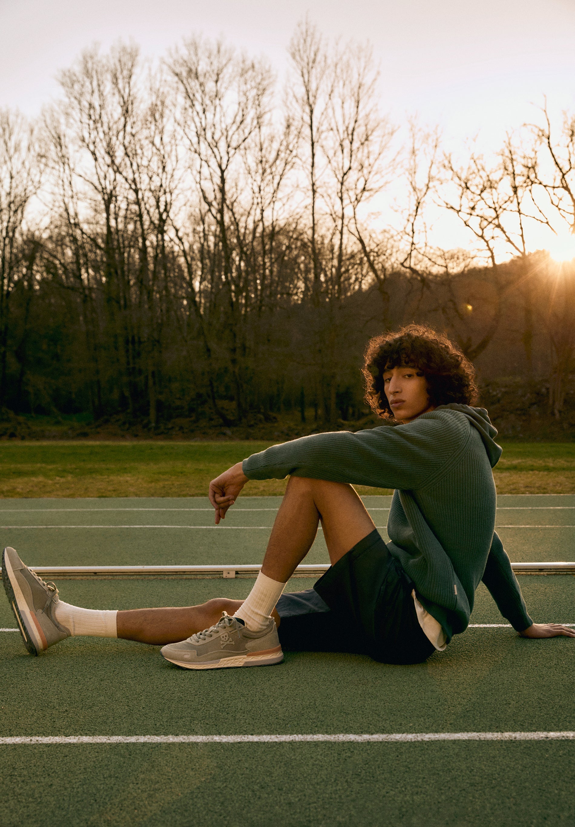 SNEAKERS CALAVERA DETALLES ANTE