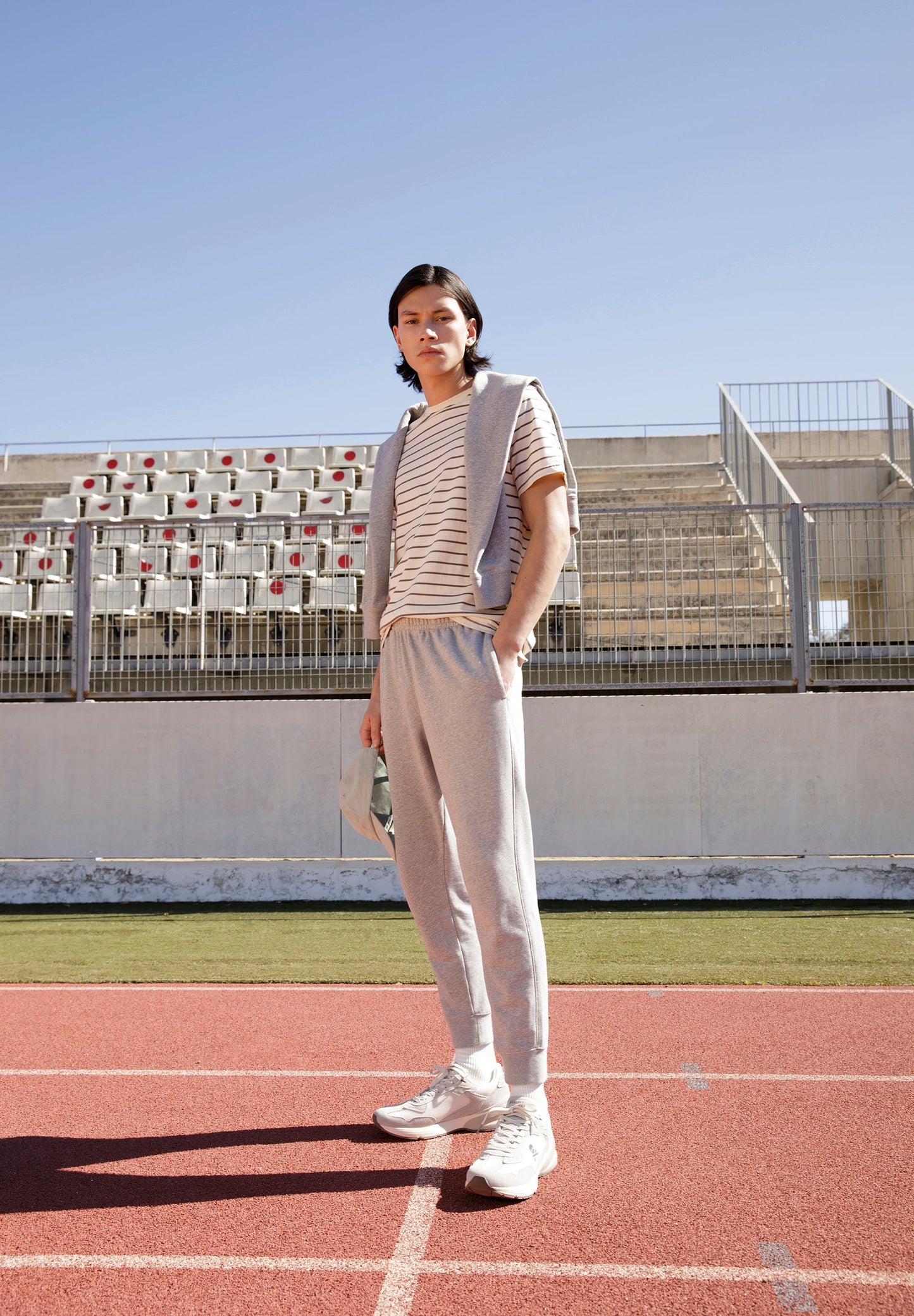 SNEAKERS TALÓN ENGOMADO