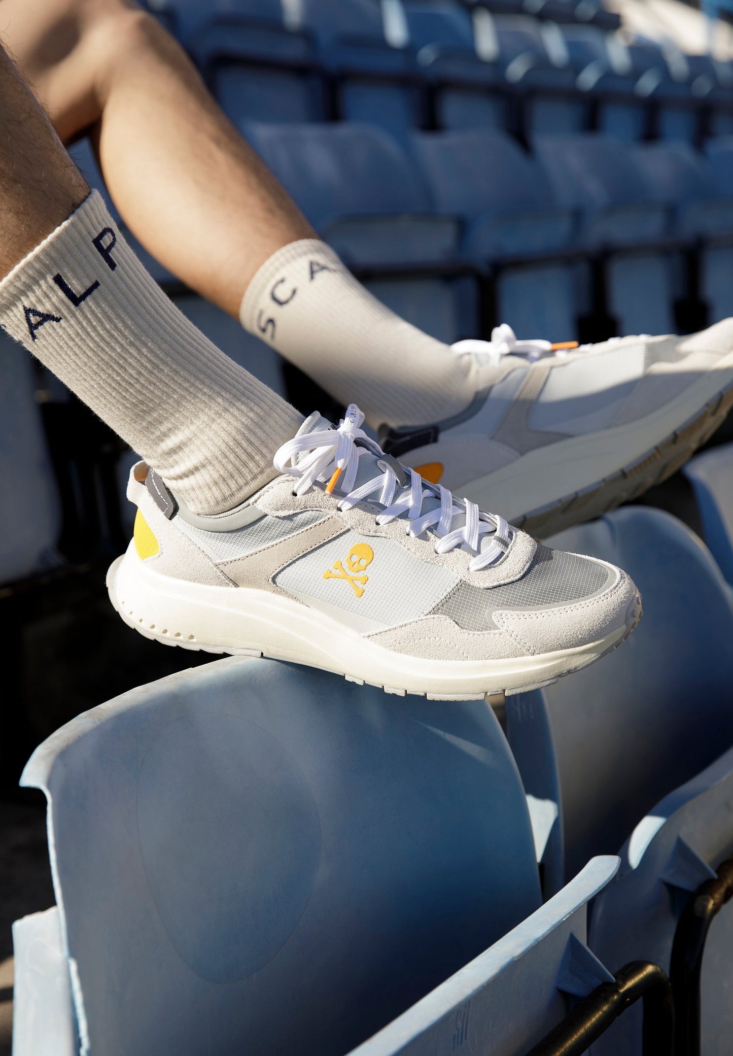 SNEAKERS DETALLES TERMOSELLADOS