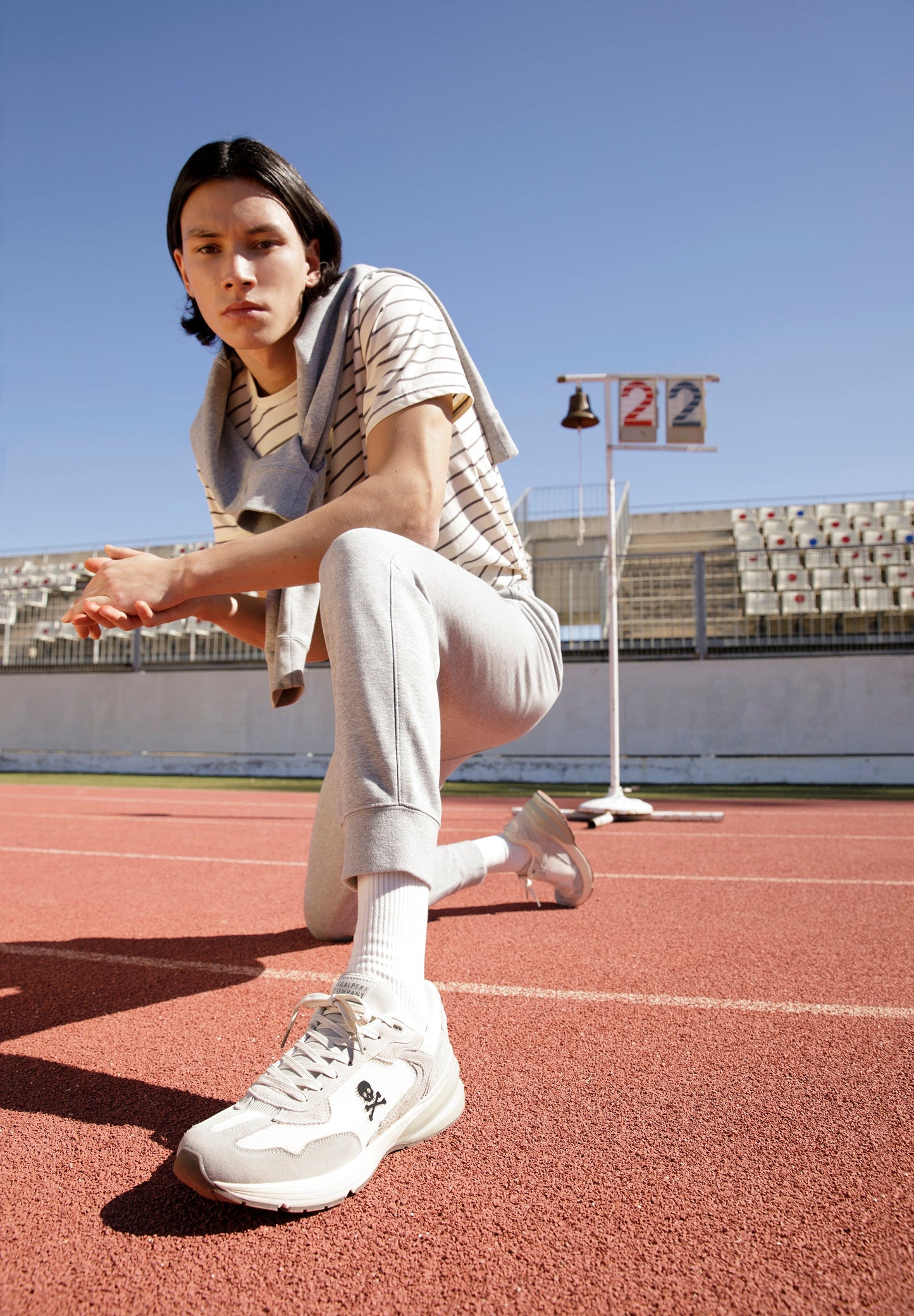 SNEAKERS TALÓN ENGOMADO