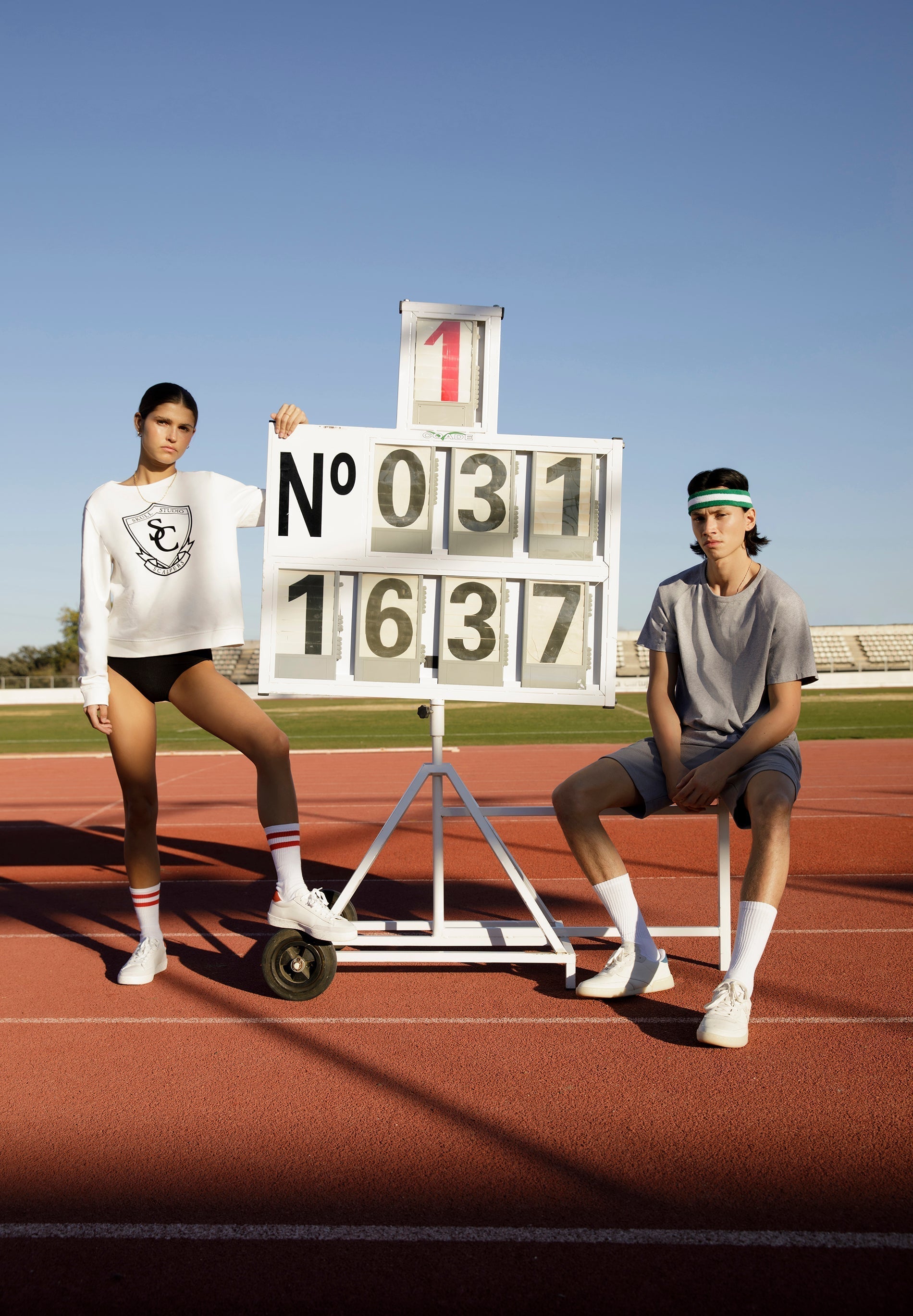 SNEAKERS TALÓN CONTRASTE