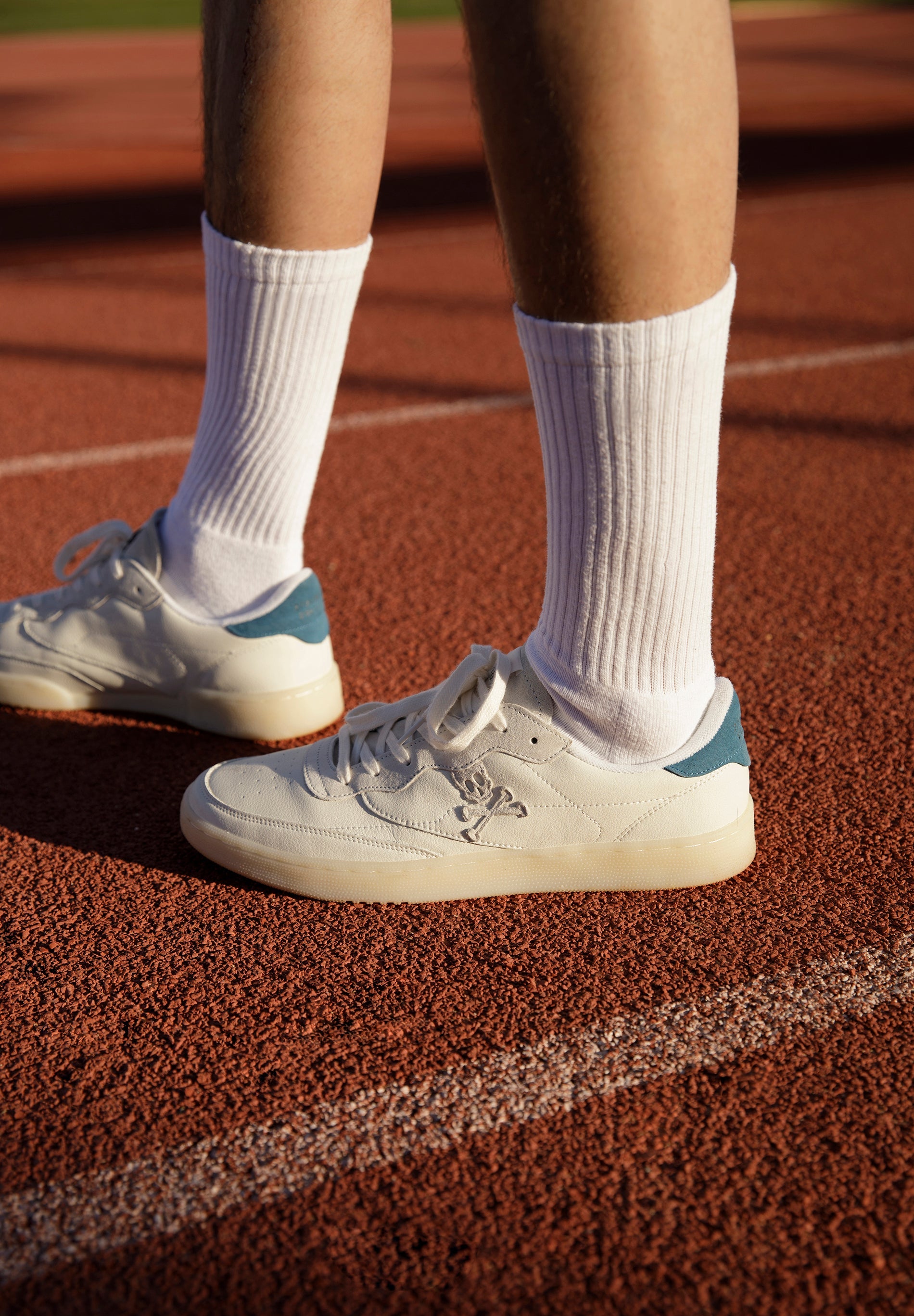 SNEAKERS TALÓN CONTRASTE