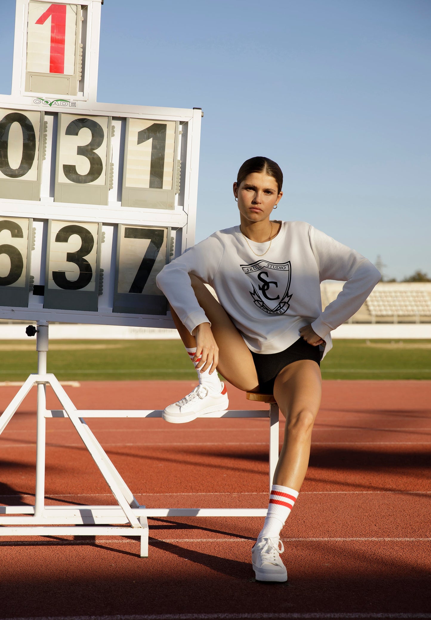 SNEAKERS BAJAS CALAVERA CONTRASTE