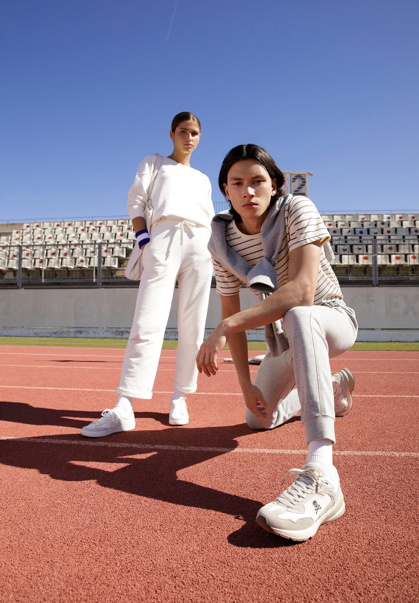 SNEAKERS BAJAS CALAVERA CONTRASTE