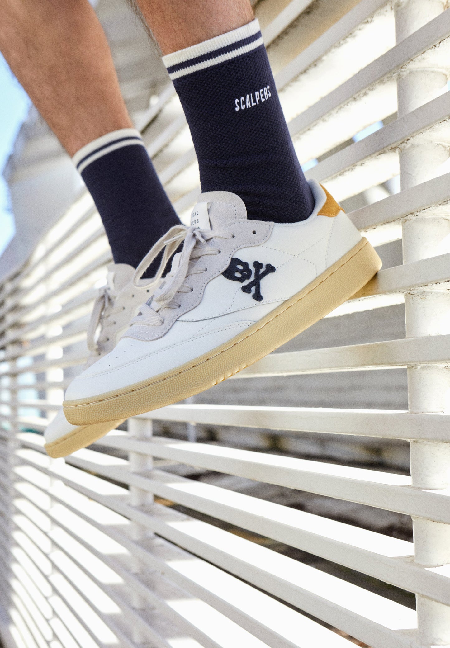 SNEAKERS DETALLE TALÓN