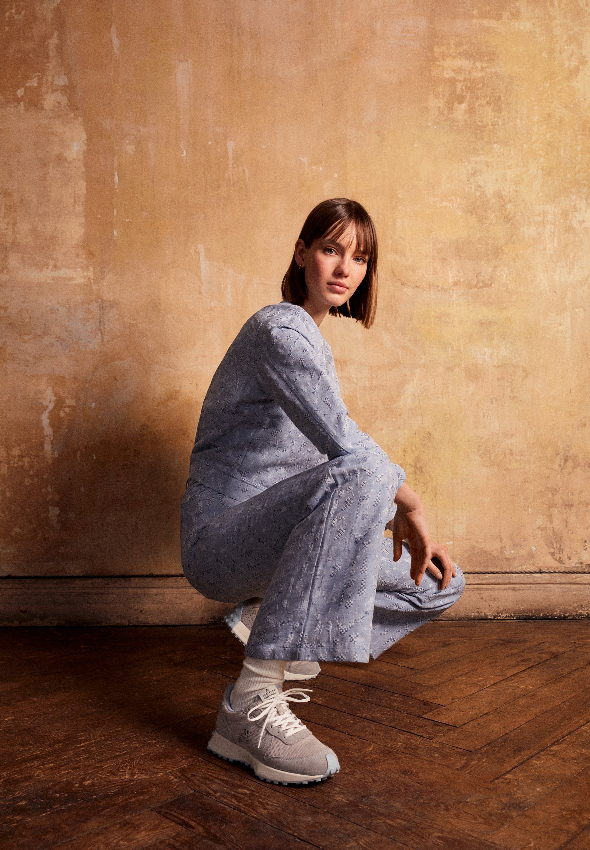 SNEAKERS CALAVERA SUELA DENTADA