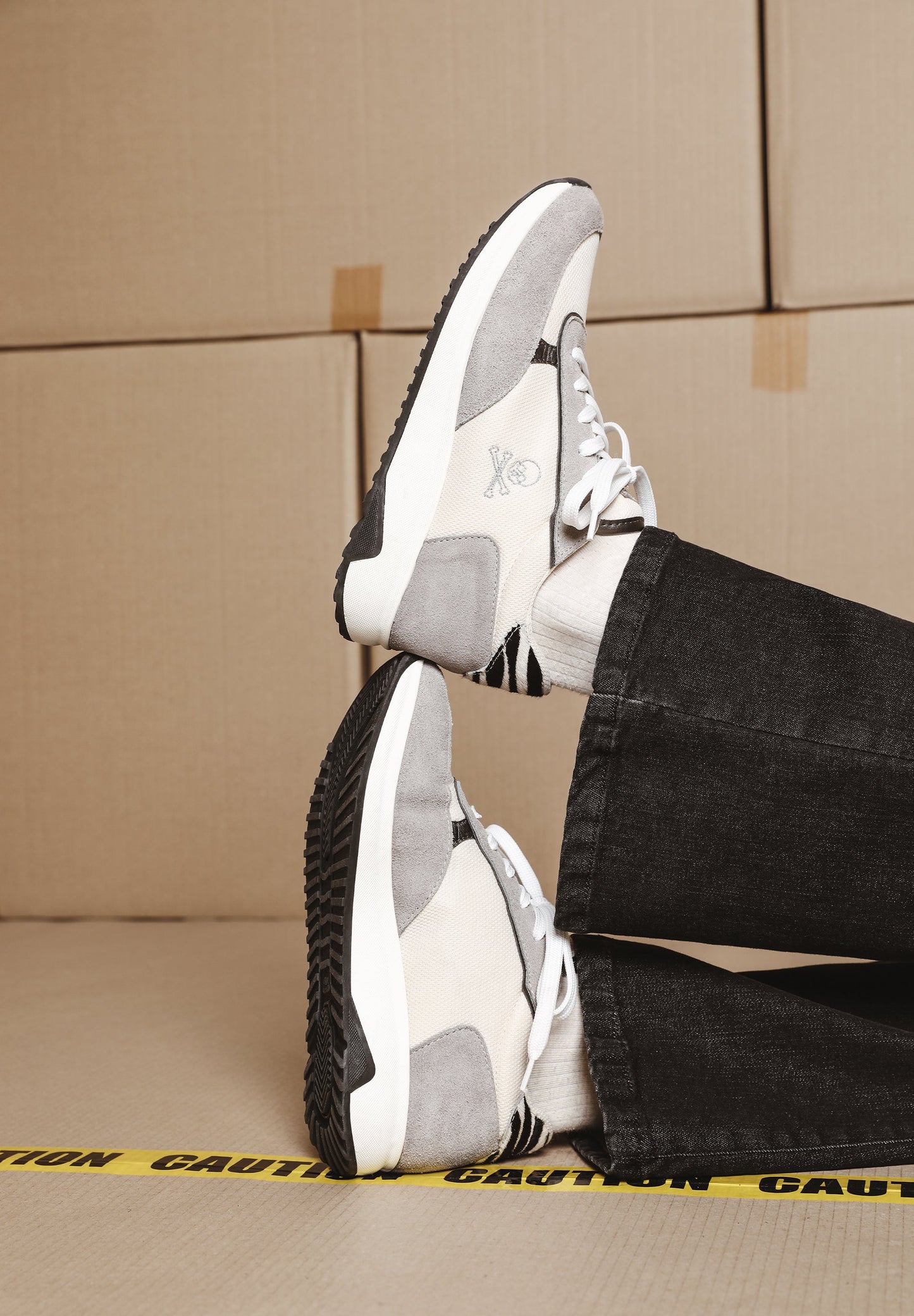 SNEAKERS SUELA ANCHA CEBRA