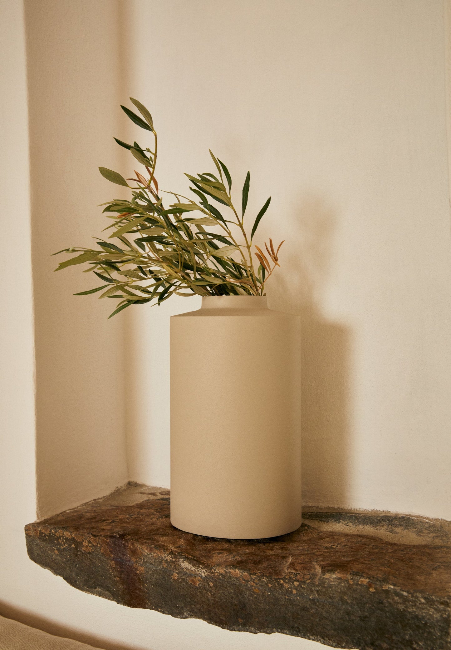 JARRÓN DECORATIVO METAL ALTO