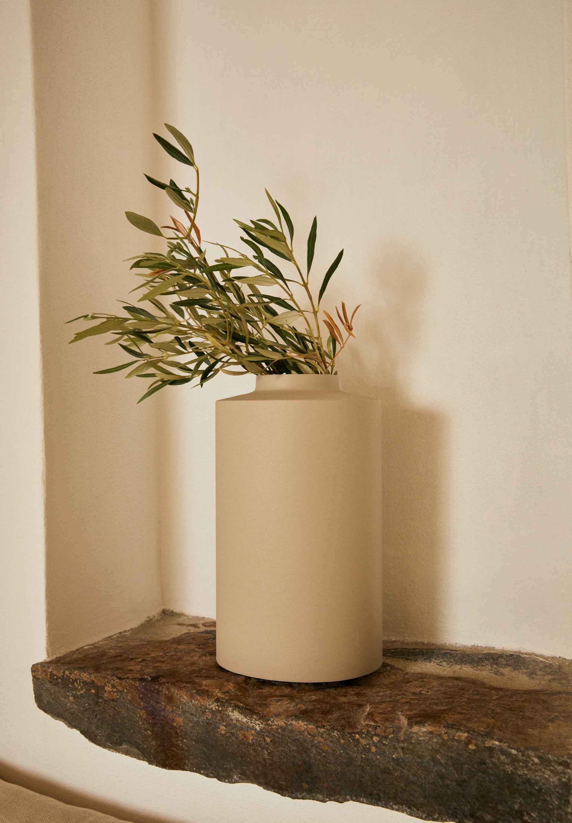 JARRÓN DECORATIVO METAL ALTO