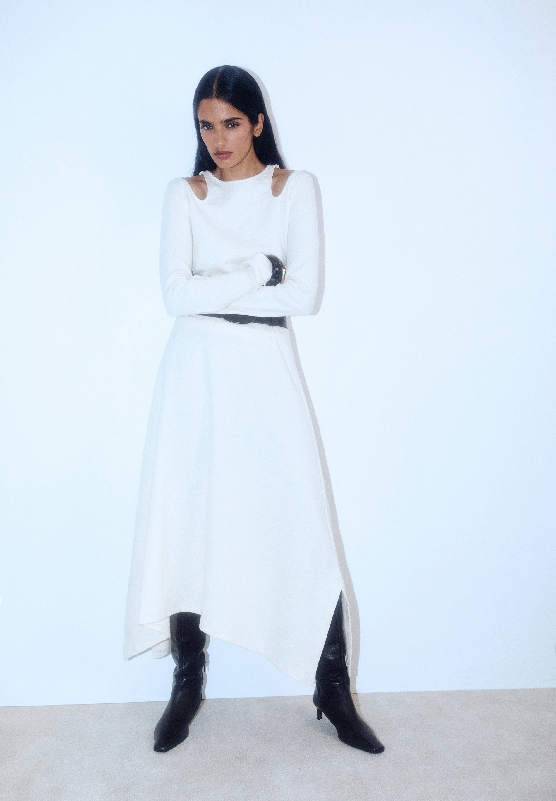 FALDA MIDI PUNTO ASIMÉTRICA