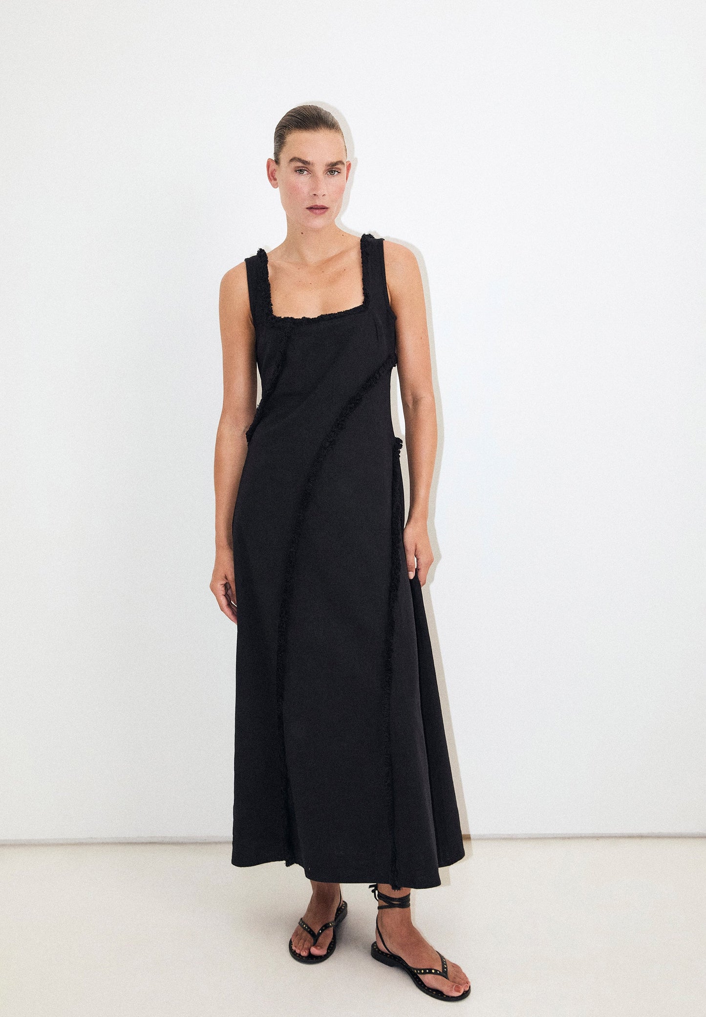 VESTIDO FLECOS DESPUNTADOS